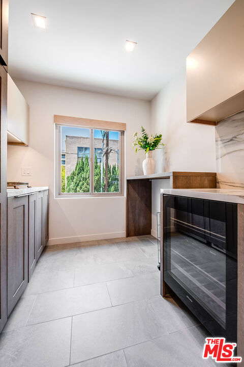 Beverly Hills, California, 90210, United States, 1 Bedroom Bedrooms, ,2 BathroomsBathrooms,Residential,For Sale,1902812
