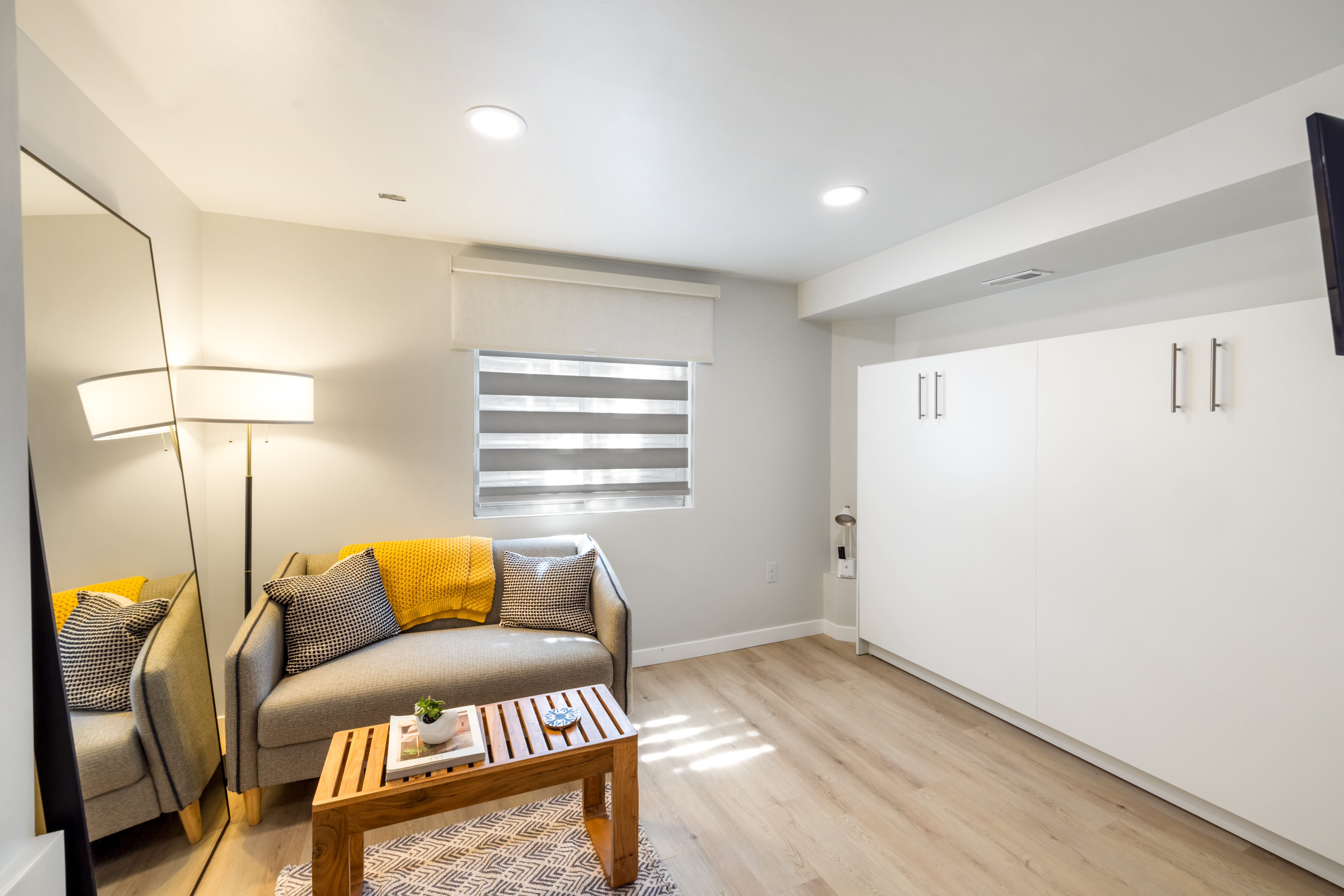  Thoughtfully maintained + beautifully updated, this Highlands Ranch home - 物件實景