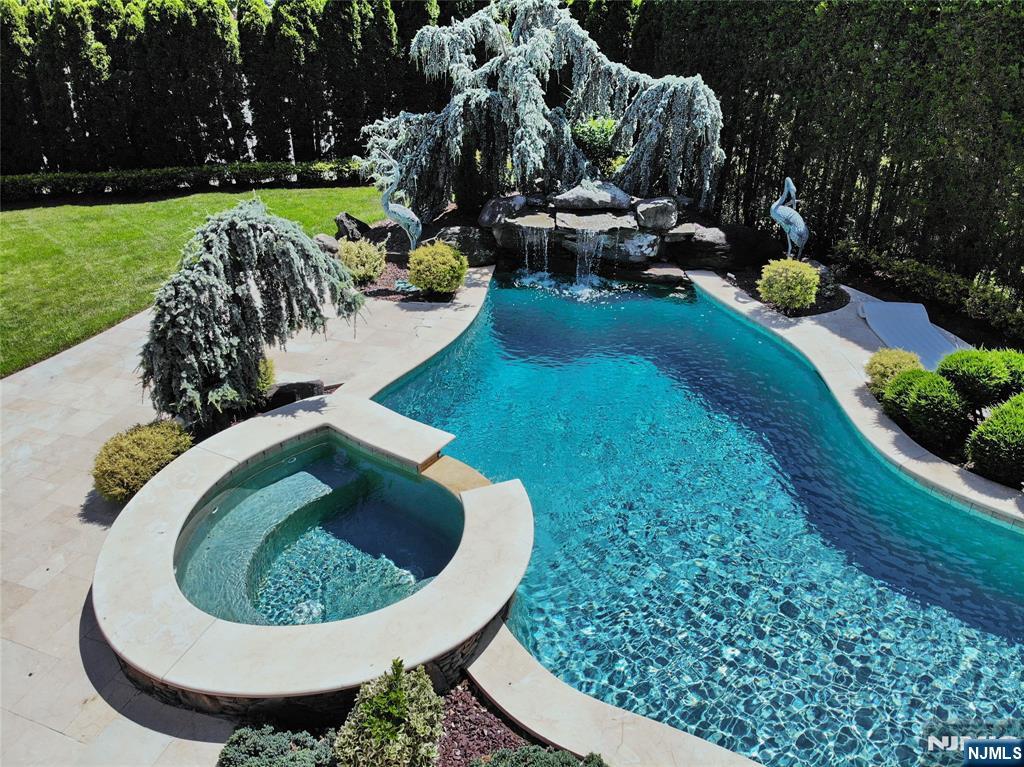 Fort Lee, New Jersey, 07024, United States, 6 Bedrooms Bedrooms, ,7 BathroomsBathrooms,Residential,For Sale,1891733