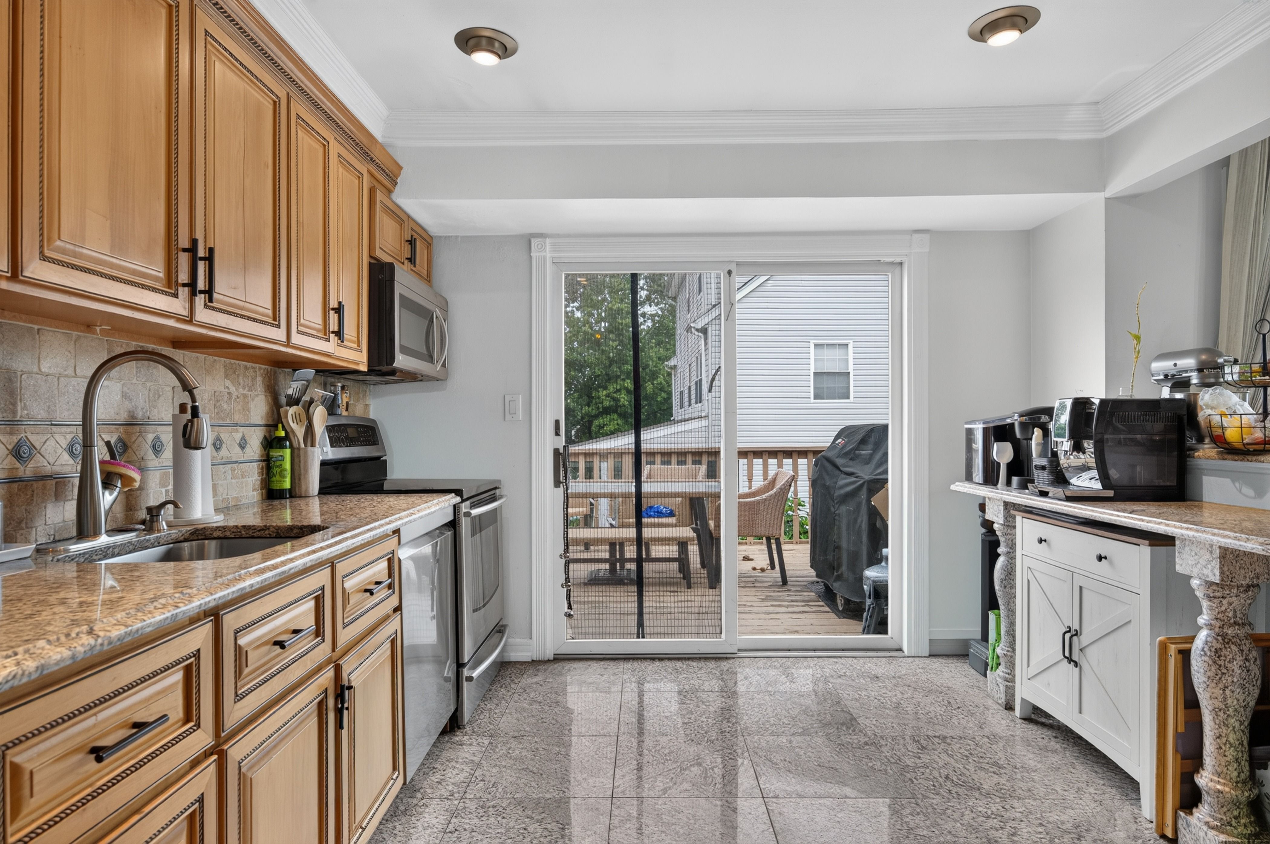  103 Motor Avenue, Farmingdale, NY, 11735 - 物件實景