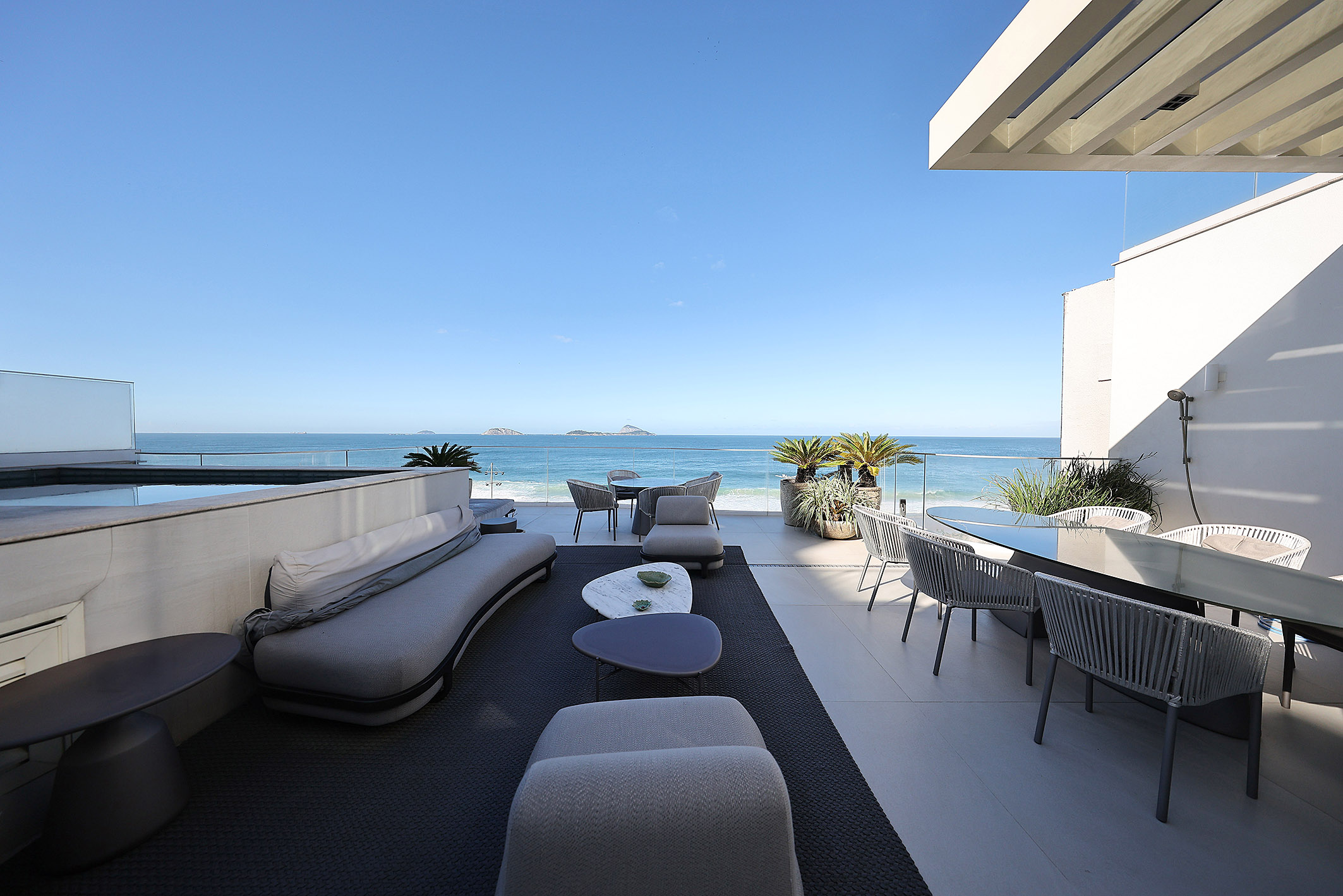  Uninterrupted Ocean Views in a One-of-a-Kind Penthouse in Leblon - 物件實景