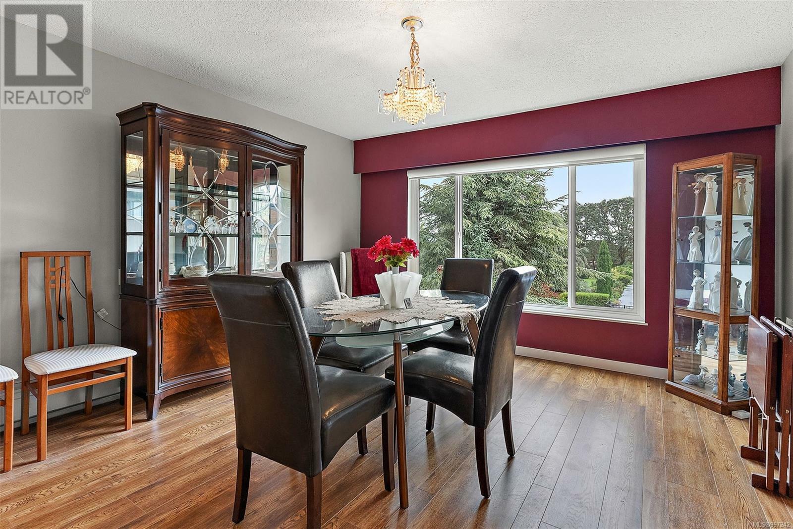 VICTORIA, British Columbia, V8T 3S7, CA, 2 Bedrooms Bedrooms, ,2 BathroomsBathrooms,Residential,For Sale,1875643