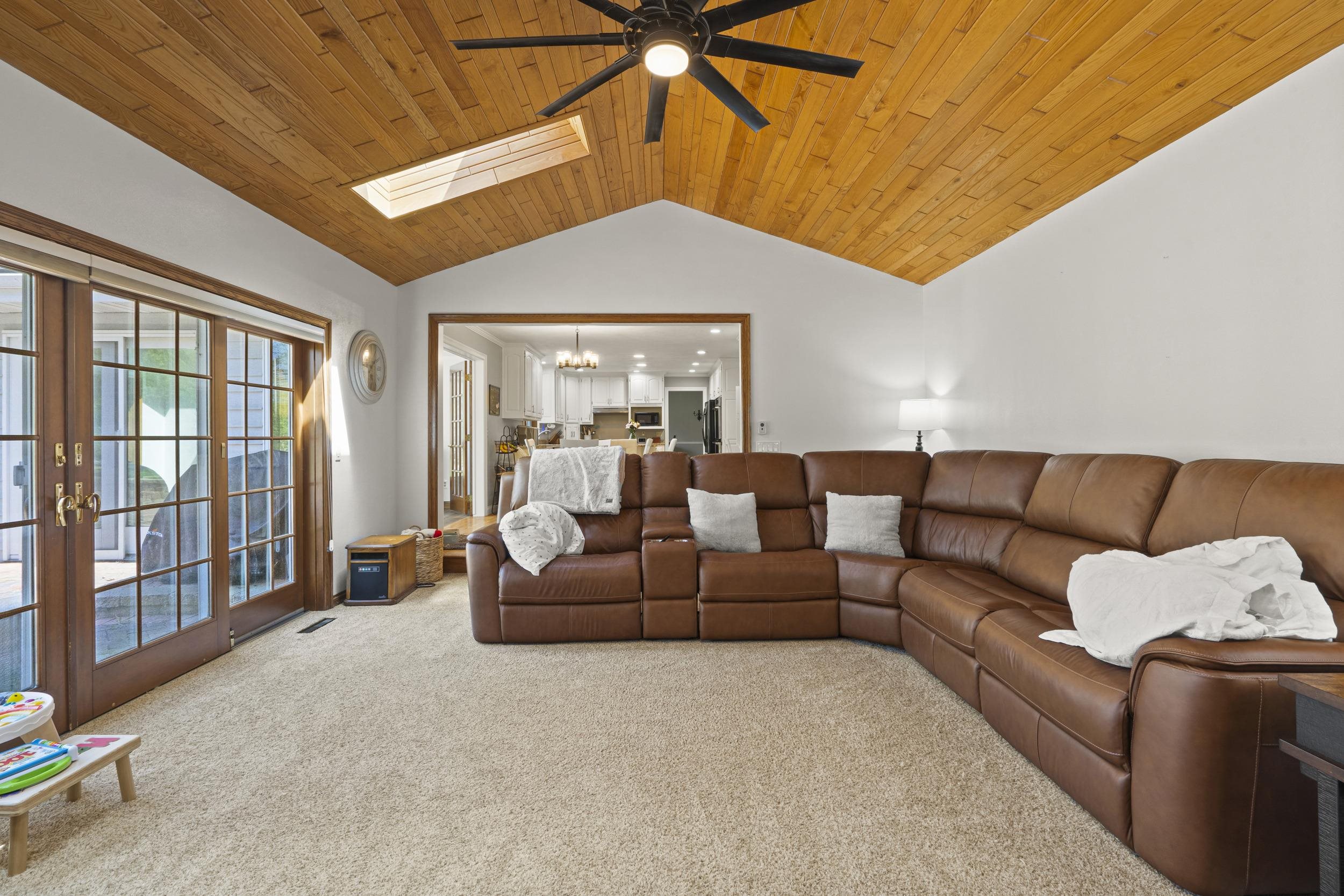 Appleton, Wisconsin, 54915, United States, 4 Bedrooms Bedrooms, ,4 BathroomsBathrooms,Residential,For Sale,1921997