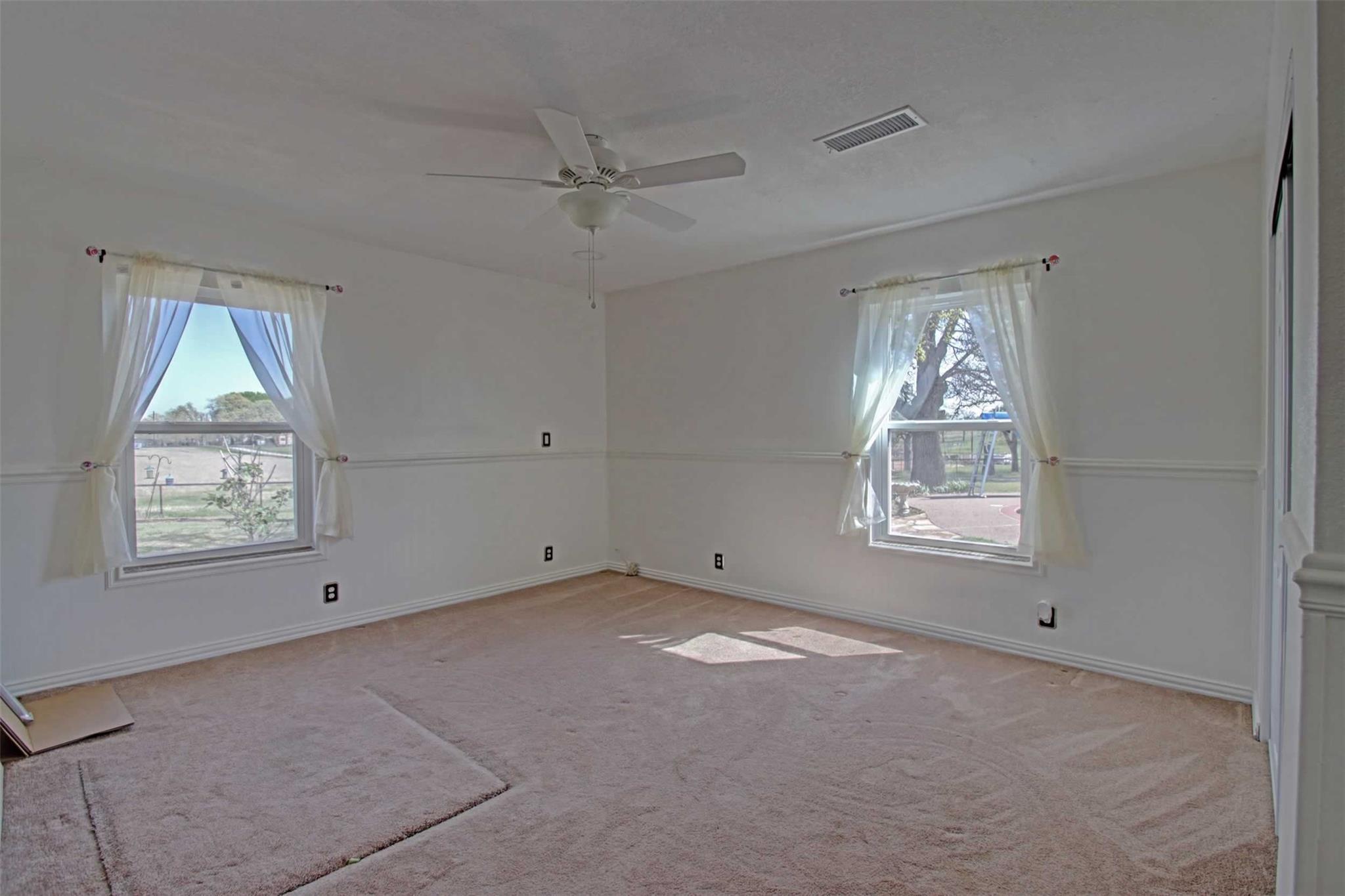 Springtown, Texas, 76082, United States, 3 Bedrooms Bedrooms, ,2 BathroomsBathrooms,Residential,For Sale,2049290