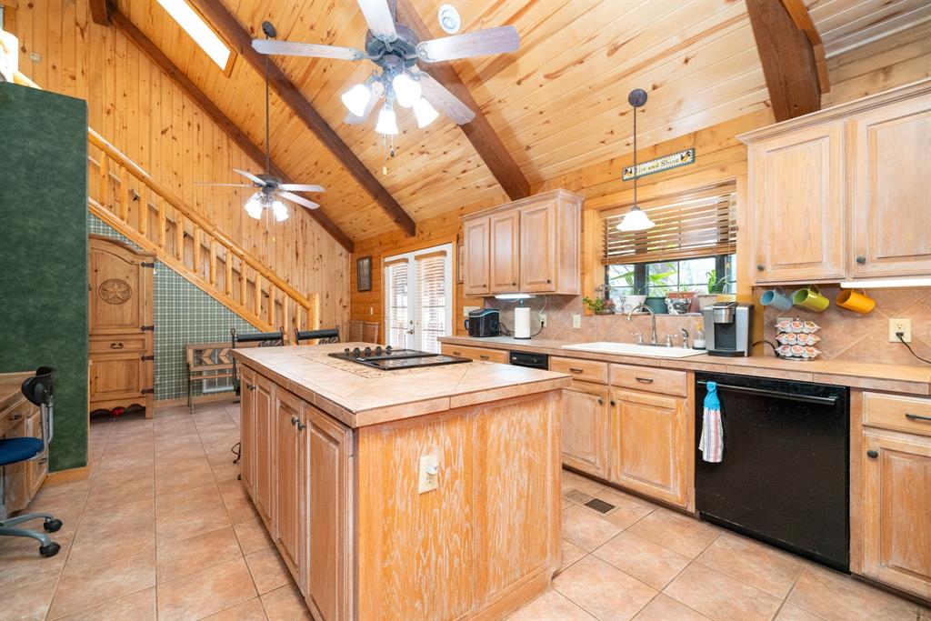 Gilmer, Texas, 75645, United States, 3 Bedrooms Bedrooms, ,4 BathroomsBathrooms,Residential,For Sale,2006338