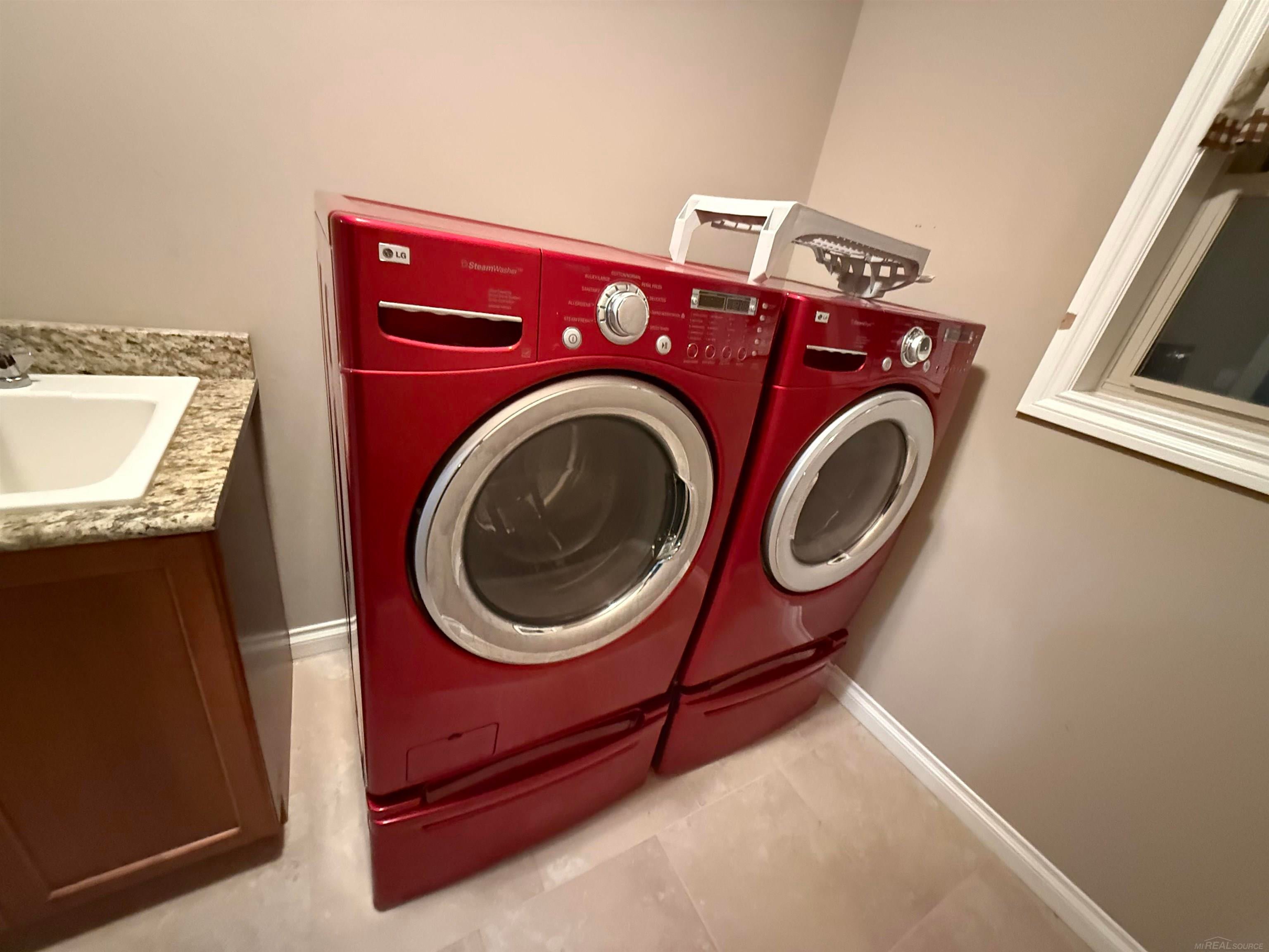 Macomb, Michigan, 48042, United States, 3 Bedrooms Bedrooms, ,3 BathroomsBathrooms,Residential,For Sale,2002873