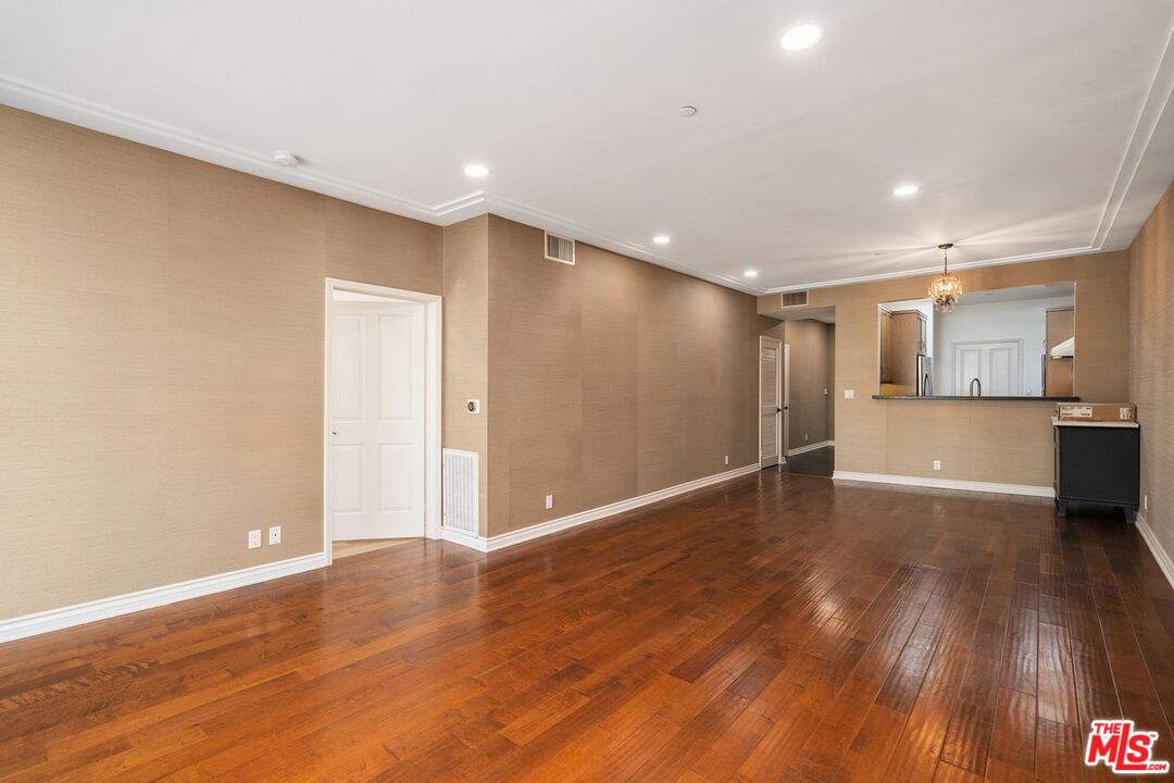 West Hollywood, California, 90048, United States, 2 Bedrooms Bedrooms, ,3 BathroomsBathrooms,Residential,For Sale,1762053