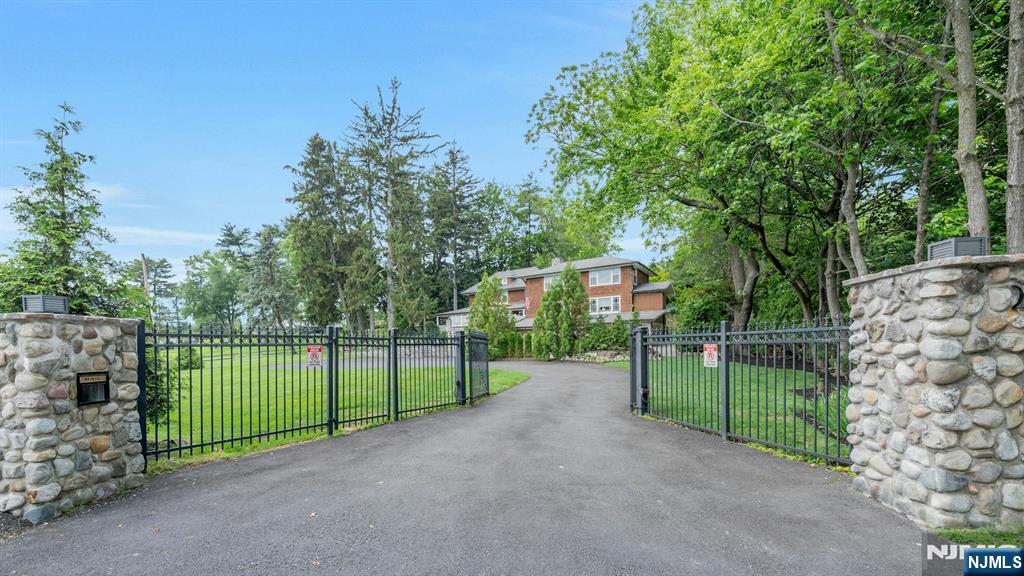 Ramsey, New Jersey, 07446, United States, 6 Bedrooms Bedrooms, ,5 BathroomsBathrooms,Residential,For Sale,1847263