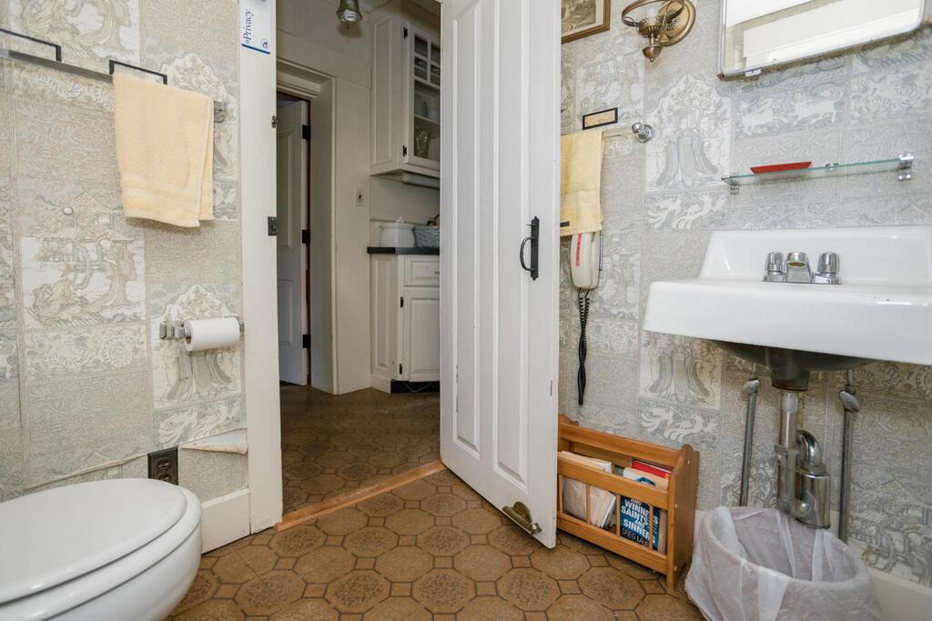 Farmington, Maine, 04938, United States, 5 Bedrooms Bedrooms, ,3 BathroomsBathrooms,Residential,For Sale,1960728