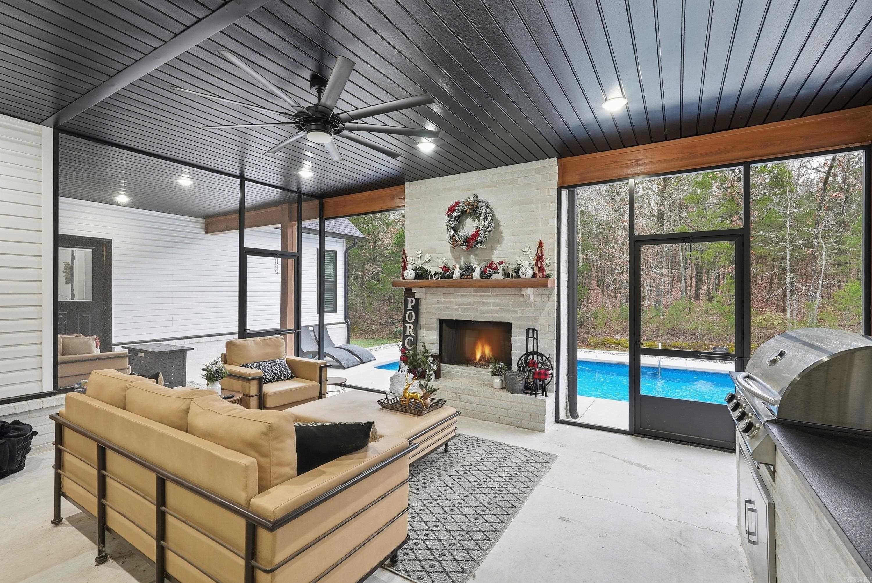 Morrilton, Arkansas, 72110, United States, 3 Bedrooms Bedrooms, ,4 BathroomsBathrooms,Residential,For Sale,2003394