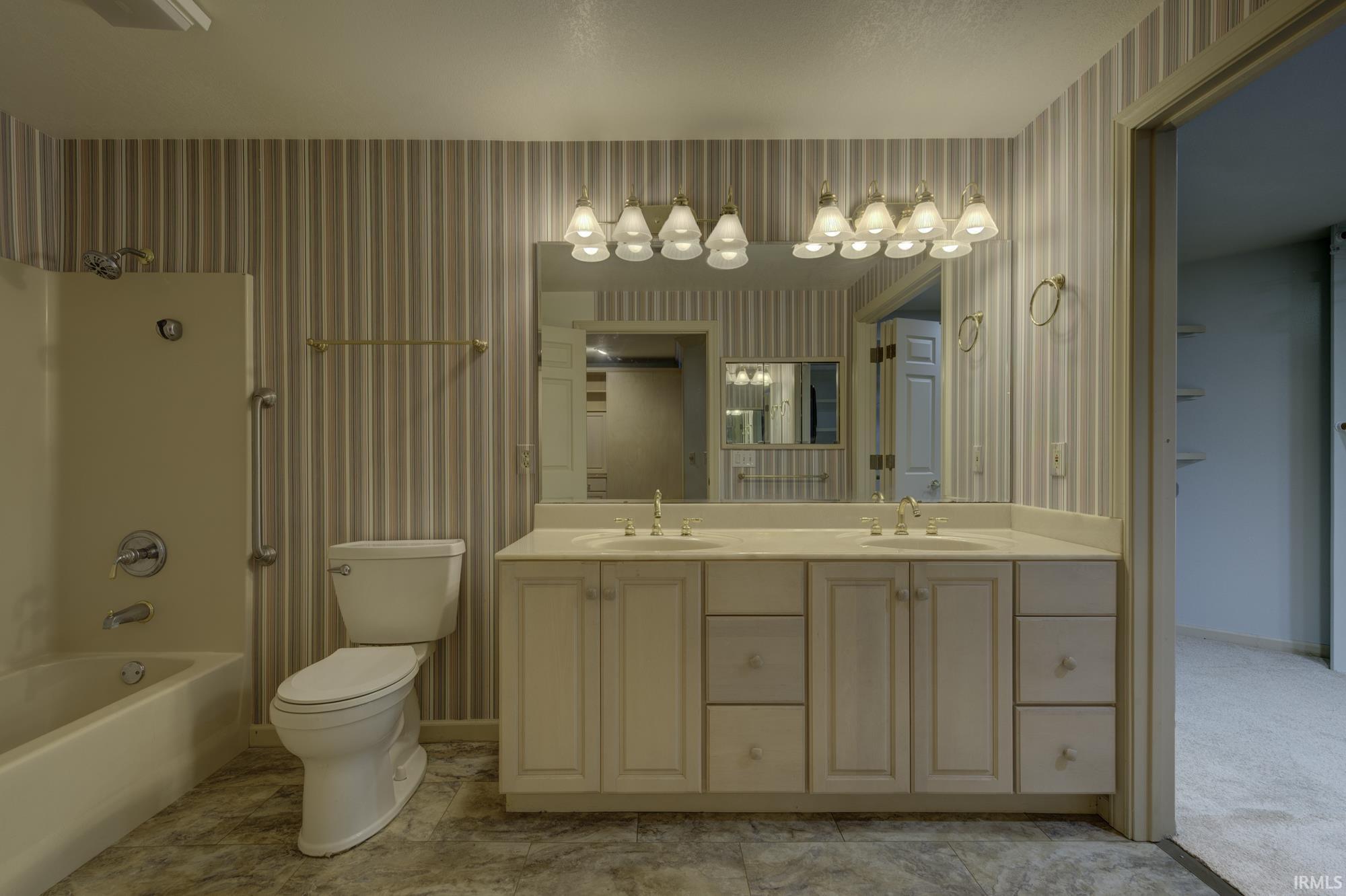 Fort Wayne, Indiana, 46845-2201, United States, 3 Bedrooms Bedrooms, ,4 BathroomsBathrooms,Residential,For Sale,1981888