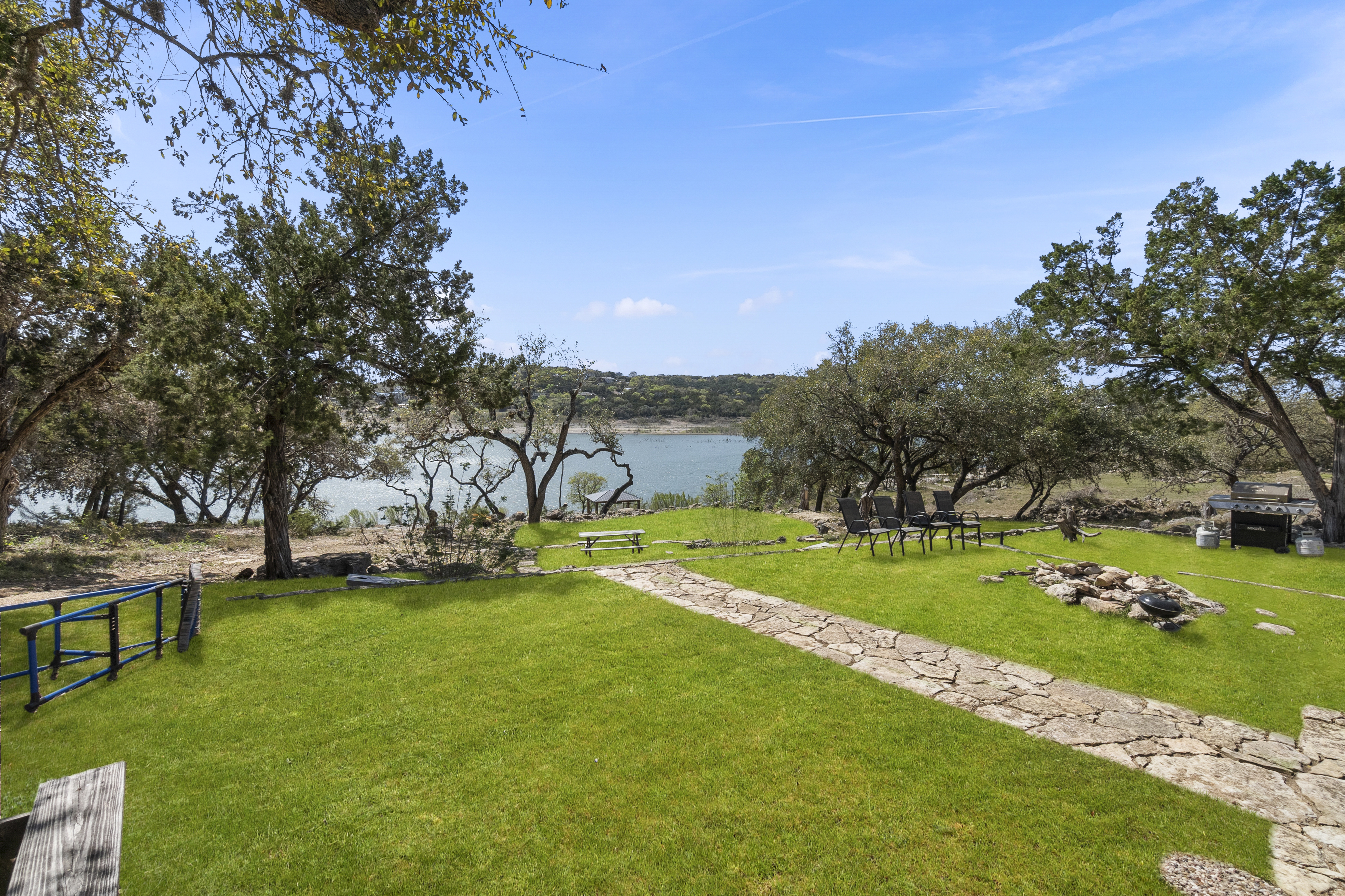  Prime Lakefront Living with Stunning Views - 物件實景