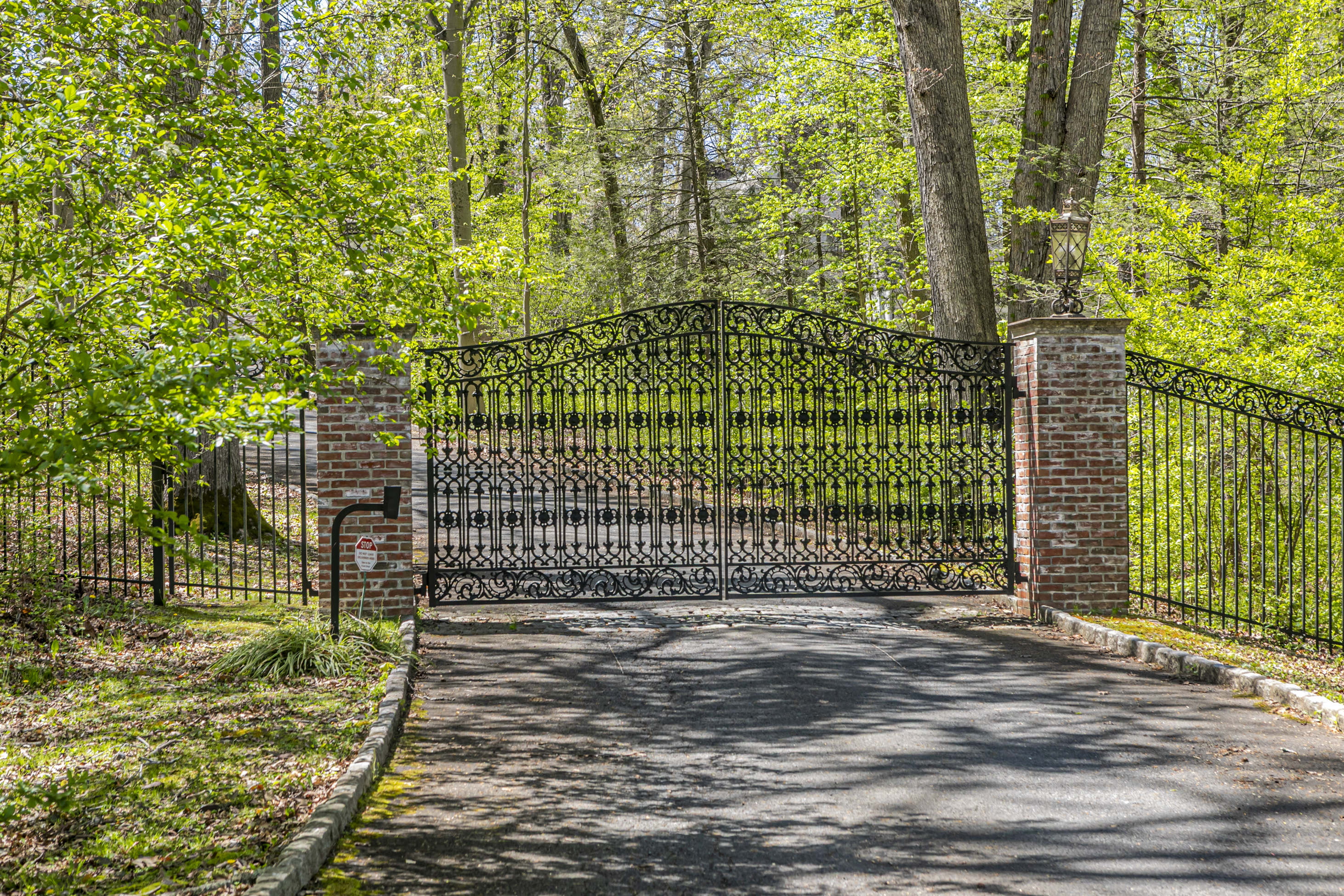  Iconic 1930s Princeton Estate with Pool, Home Theater, and Acreage - 物件實景