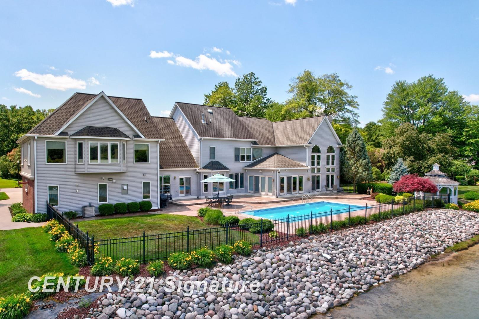 Saginaw, Michigan, 48609, United States, 4 Bedrooms Bedrooms, ,7 BathroomsBathrooms,Residential,For Sale,1980528