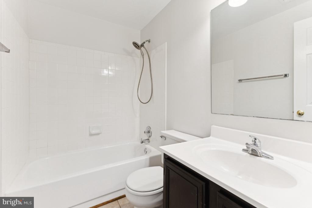 Centreville, Virginia, 20120, United States, 4 Bedrooms Bedrooms, ,4 BathroomsBathrooms,Residential,For Sale,1944825