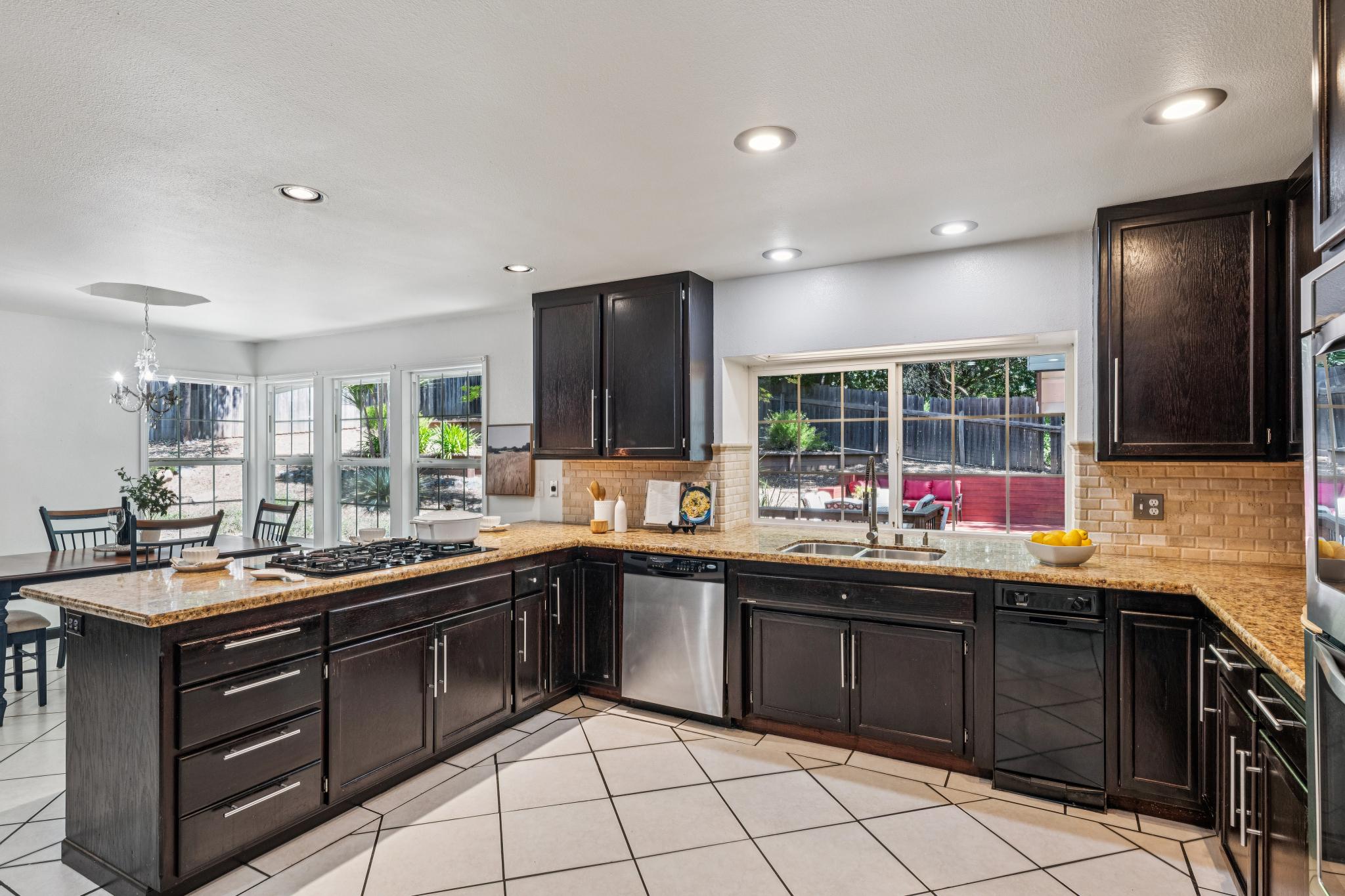  Elegant Northeast Santa Rosa Home on .5 Acres - 物件實景