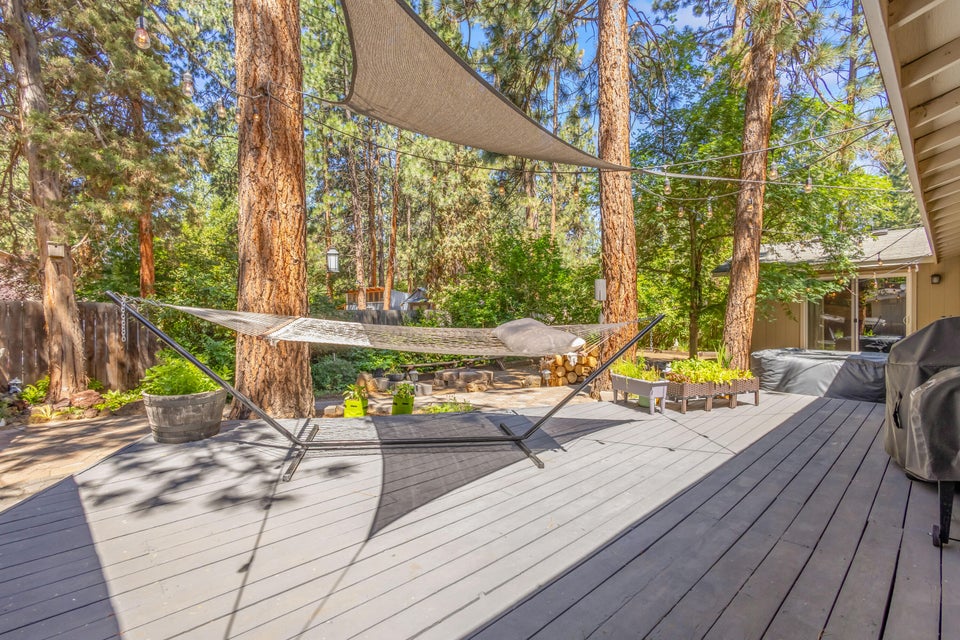 Bend, Oregon, 97702, United States, 3 Bedrooms Bedrooms, ,2 BathroomsBathrooms,Residential,For Sale,1891060