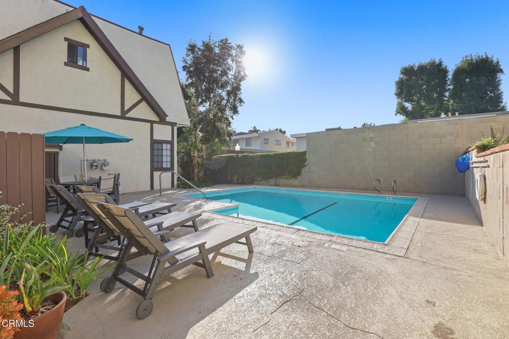 Pasadena, California, 91101, United States, 2 Bedrooms Bedrooms, ,2 BathroomsBathrooms,Residential,For Sale,1989436