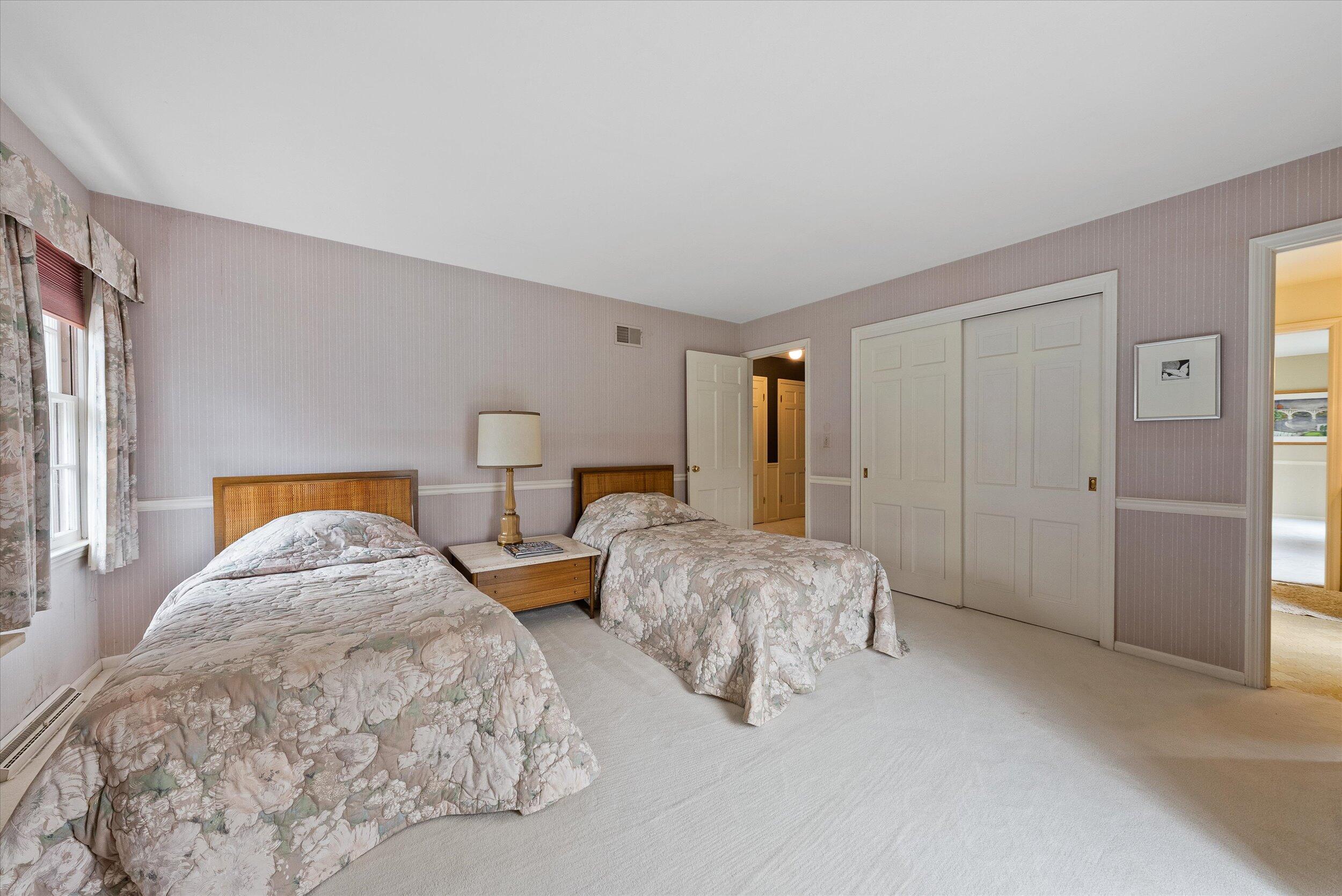 Mequon, Wisconsin, 53097, United States, 5 Bedrooms Bedrooms, ,5 BathroomsBathrooms,Residential,For Sale,1907648
