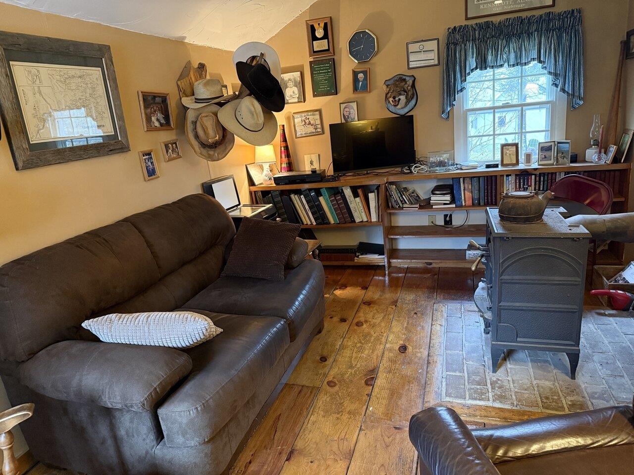 Waitsfield, Vermont, 05673, United States, 3 Bedrooms Bedrooms, ,2 BathroomsBathrooms,Residential,For Sale,1991927