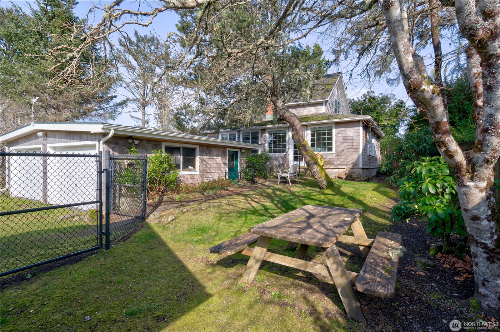 Seaview, Washington, 98644, United States, 4 Bedrooms Bedrooms, ,1 BathroomBathrooms,Residential,For Sale,1922950