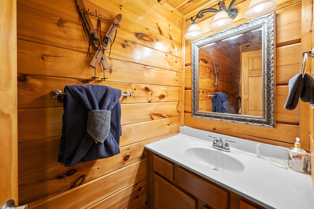 Gatlinburg, Tennessee, 37738, United States, 5 Bedrooms Bedrooms, ,6 BathroomsBathrooms,Residential,For Sale,1981295