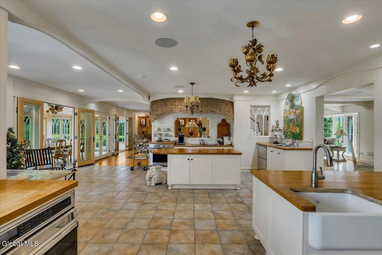 Queensbury, New York, 12804, United States, 4 Bedrooms Bedrooms, ,4 BathroomsBathrooms,Residential,For Sale,2003440