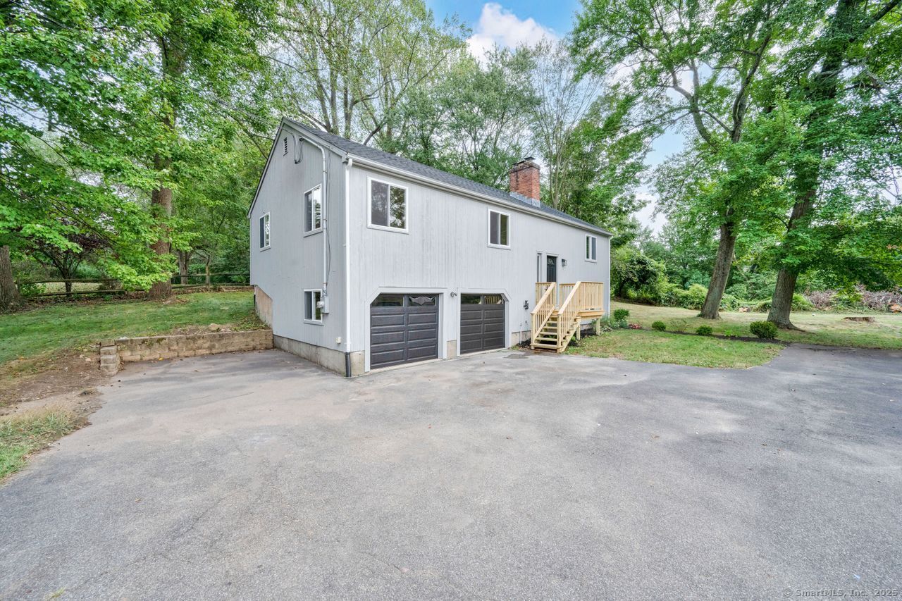Milford, Connecticut, 06461, United States, 4 Bedrooms Bedrooms, ,3 BathroomsBathrooms,Residential,For Sale,1932741