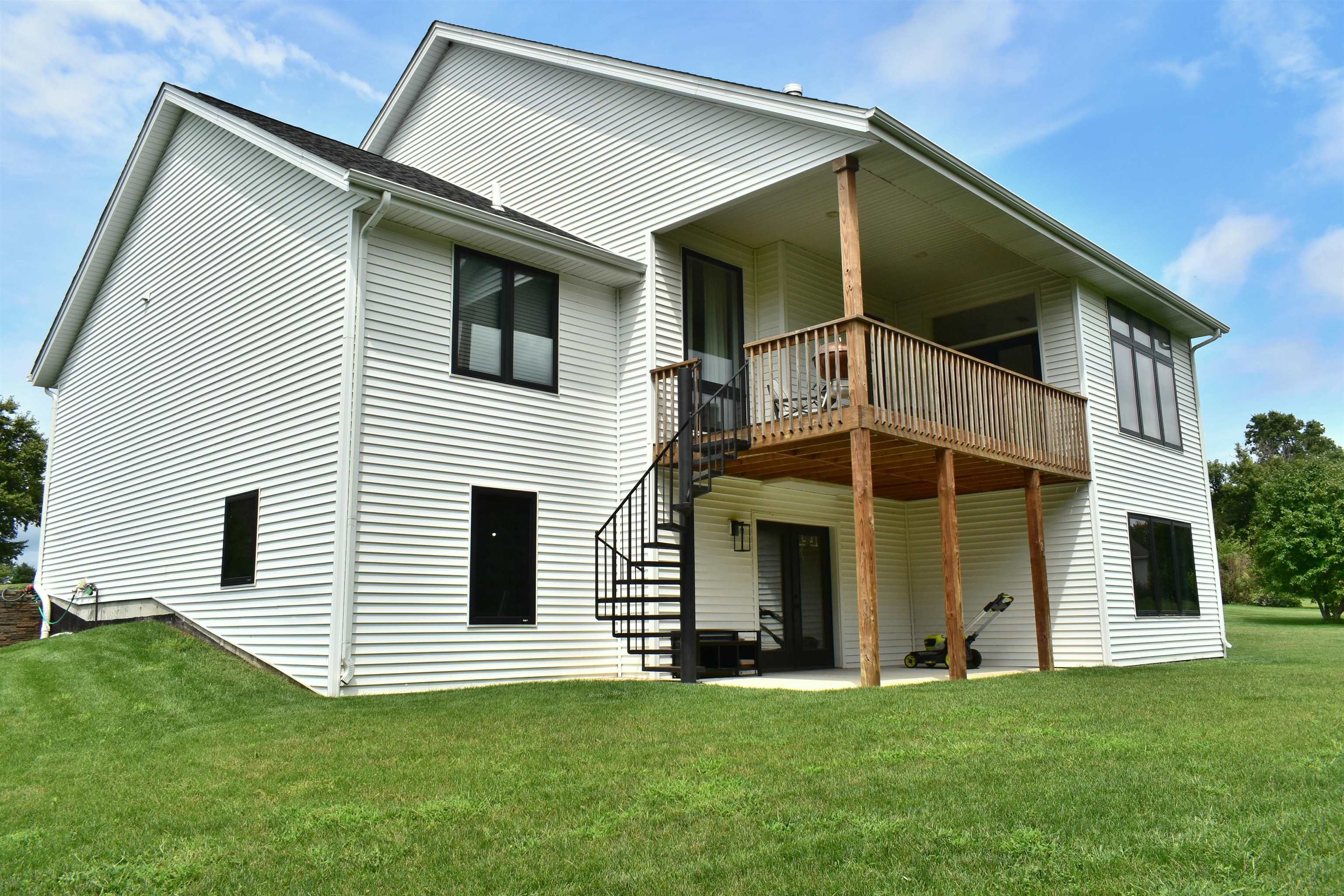 Rockton, Illinois, 61072, United States, 3 Bedrooms Bedrooms, ,3 BathroomsBathrooms,Residential,For Sale,1983692