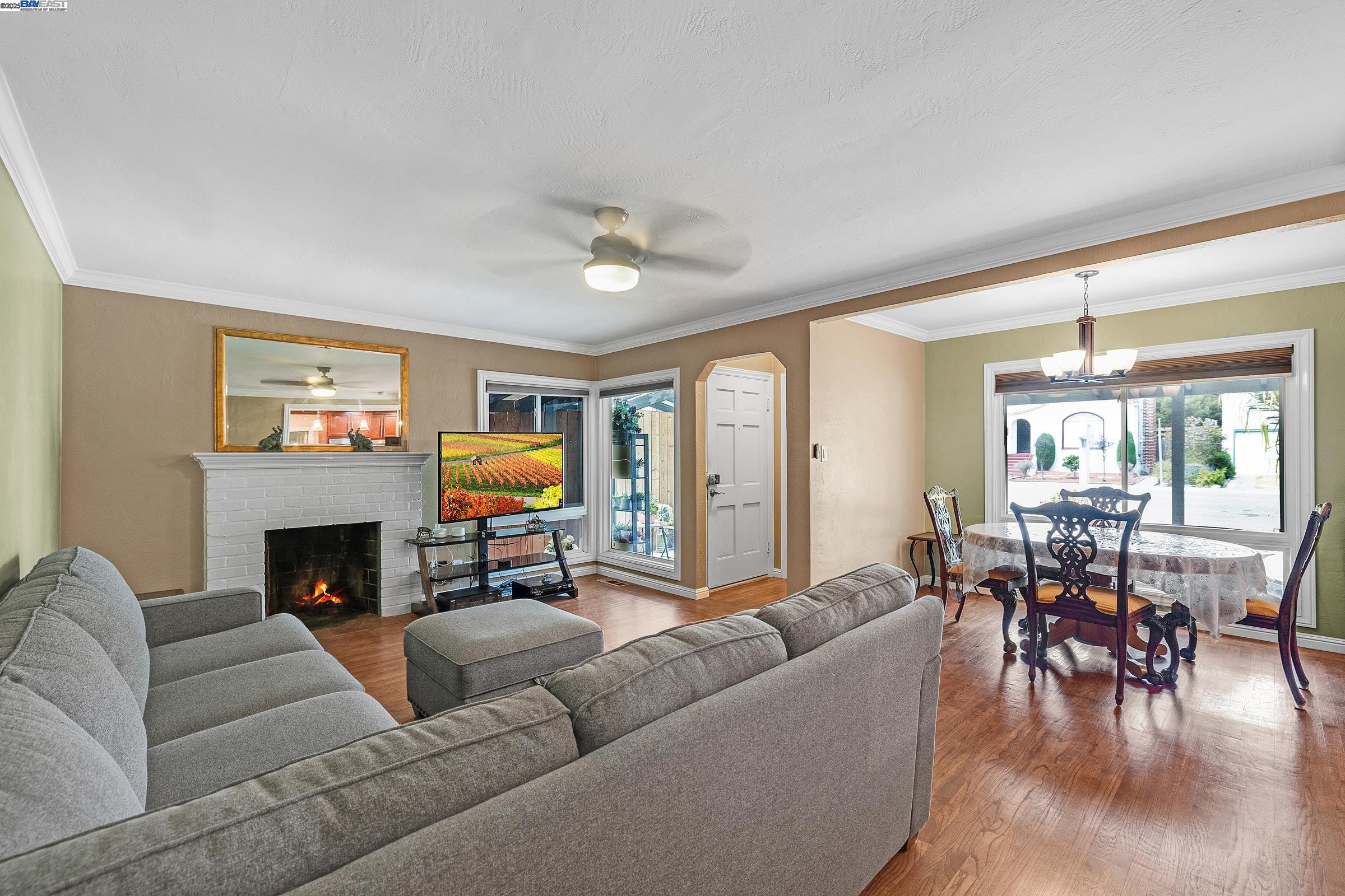 Oakland, California, 94605, United States, 4 Bedrooms Bedrooms, ,1 BathroomBathrooms,Residential,For Sale,1941828