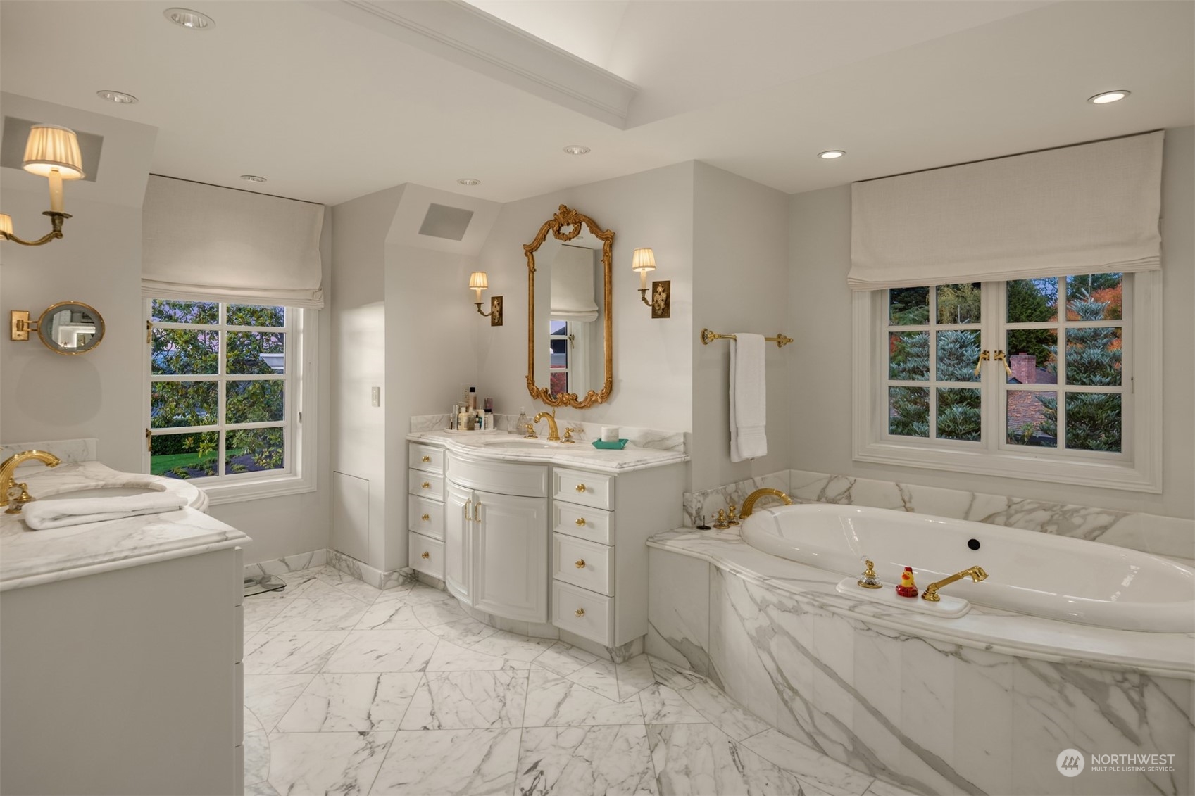 Clyde Hill, Washington, 98004, United States, 5 Bedrooms Bedrooms, ,4 BathroomsBathrooms,Residential,For Sale,1684635