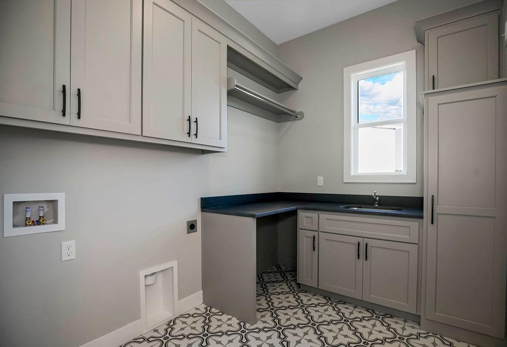 3407 W 158 Terrace, Overland Park, Kansas, 66224, United States, 4 Bedrooms Bedrooms, ,6 BathroomsBathrooms,Residential,For Sale,3407 W 158 Terrace,1377510