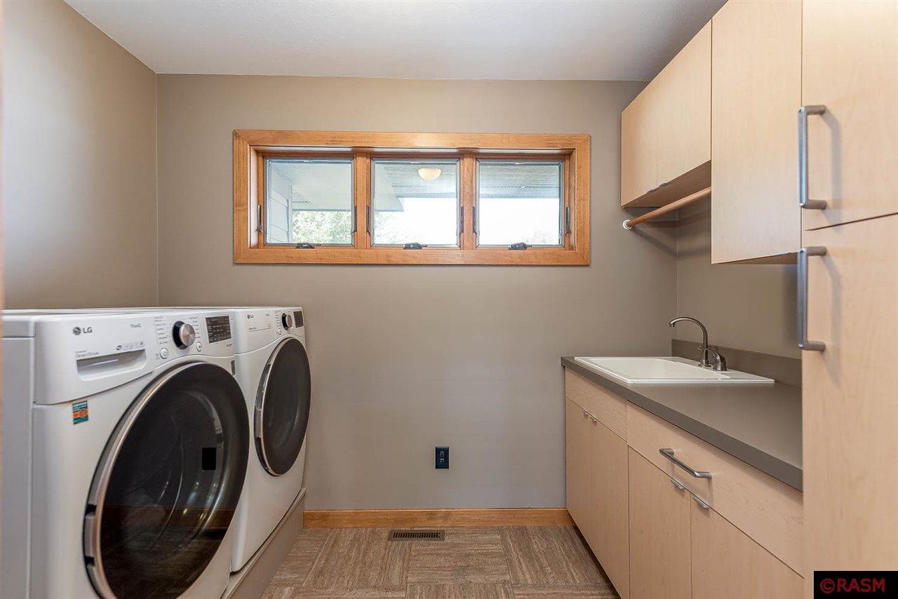 Mankato, Minnesota, 56001, United States, 5 Bedrooms Bedrooms, ,3 BathroomsBathrooms,Residential,For Sale,1976470