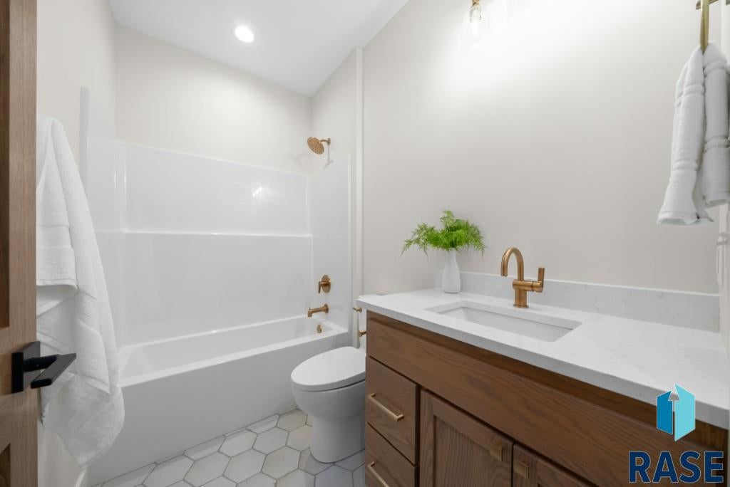 Sioux Falls, South Dakota, 57110, United States, 2 Bedrooms Bedrooms, ,2 BathroomsBathrooms,Residential,For Sale,2005980