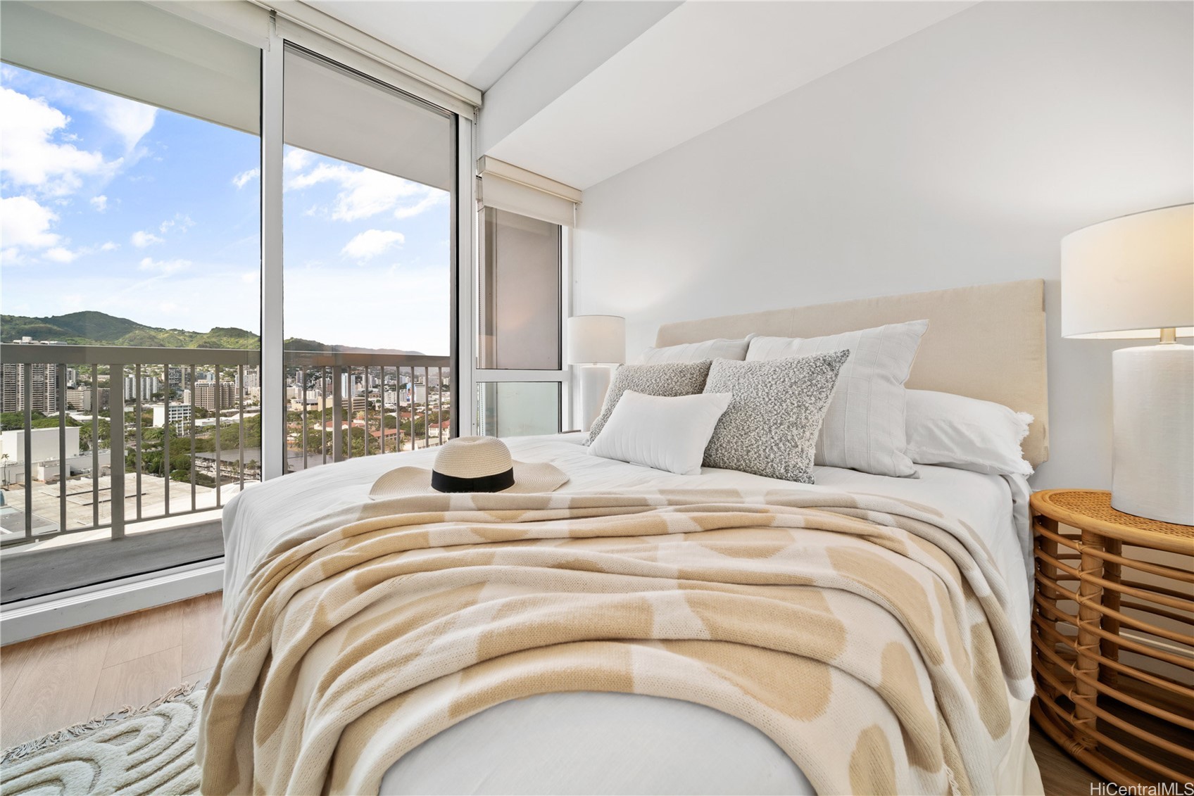 Honolulu, Hawaii, 96814, United States, 1 Bedroom Bedrooms, ,1 BathroomBathrooms,Residential,For Sale,1866206