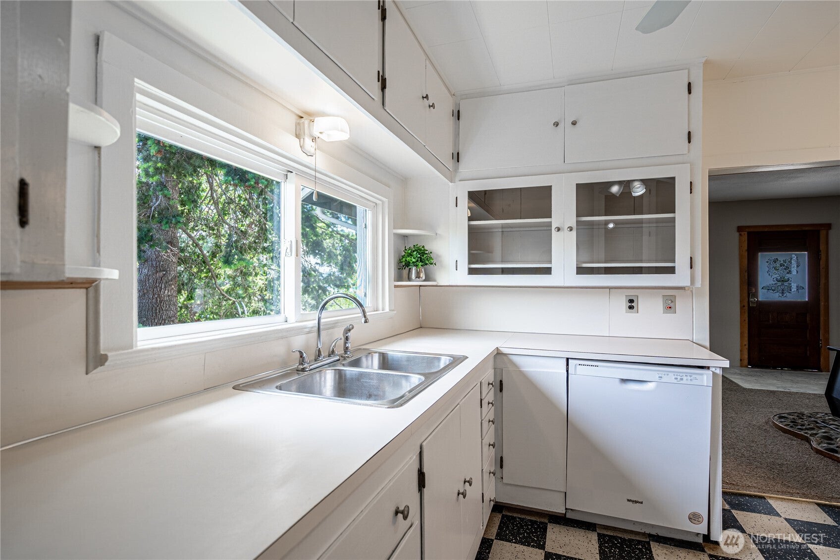 Manson, Washington, 98831, United States, 4 Bedrooms Bedrooms, ,1 BathroomBathrooms,Residential,For Sale,1821067