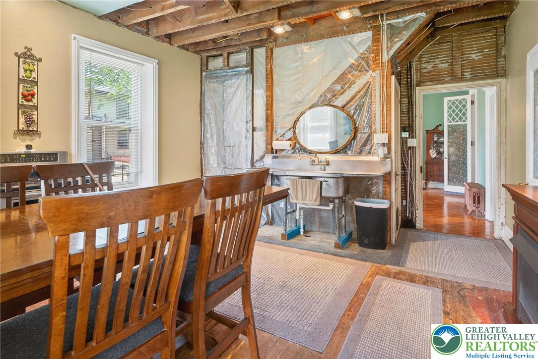 Jim Thorpe Boro, Pennsylvania, 18229, United States, 7 Bedrooms Bedrooms, ,3 BathroomsBathrooms,Residential,For Sale,1903669