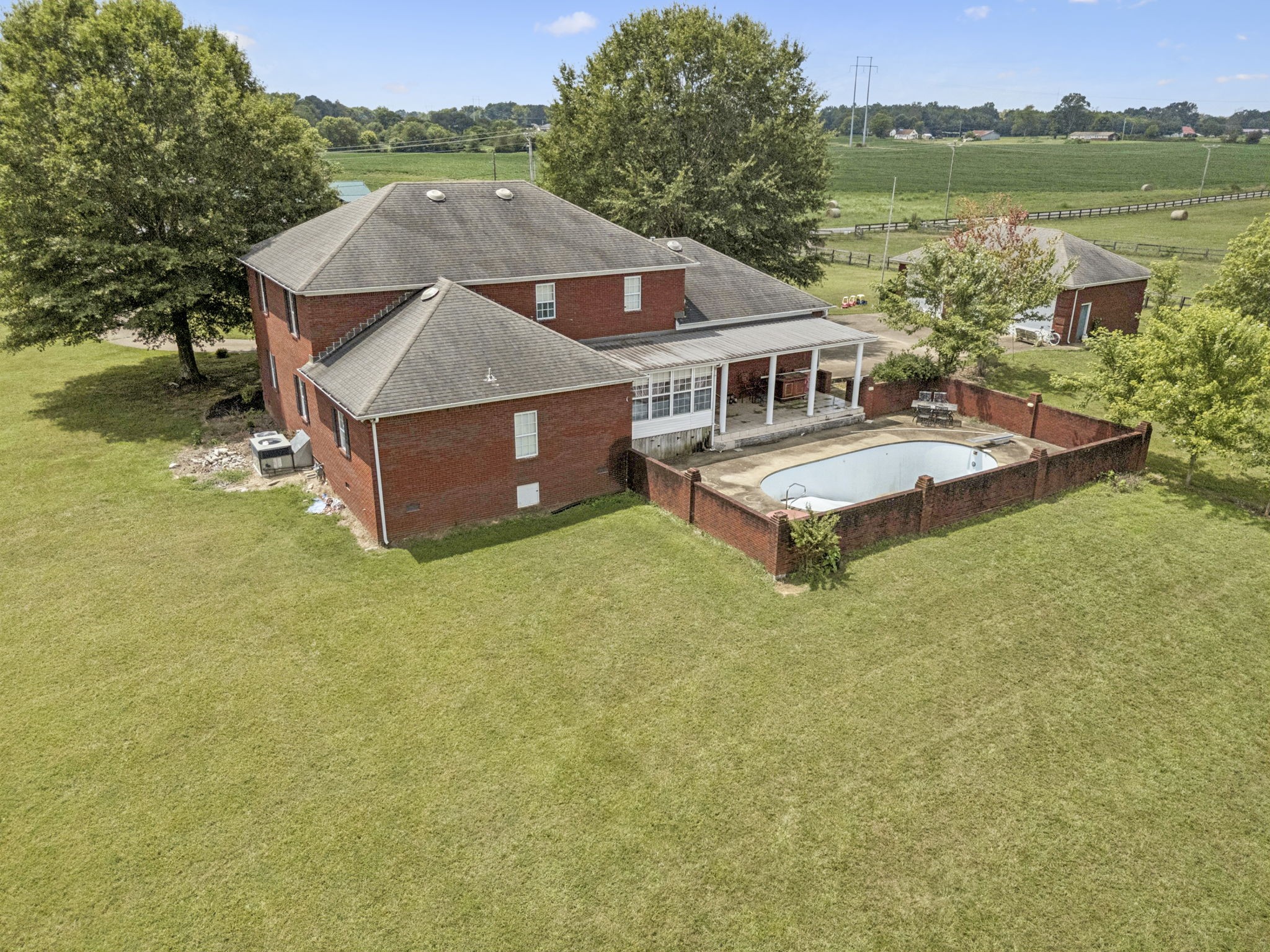 Lawrenceburg, Tennessee, 38464, United States, 5 Bedrooms Bedrooms, ,4 BathroomsBathrooms,Residential,For Sale,1918040