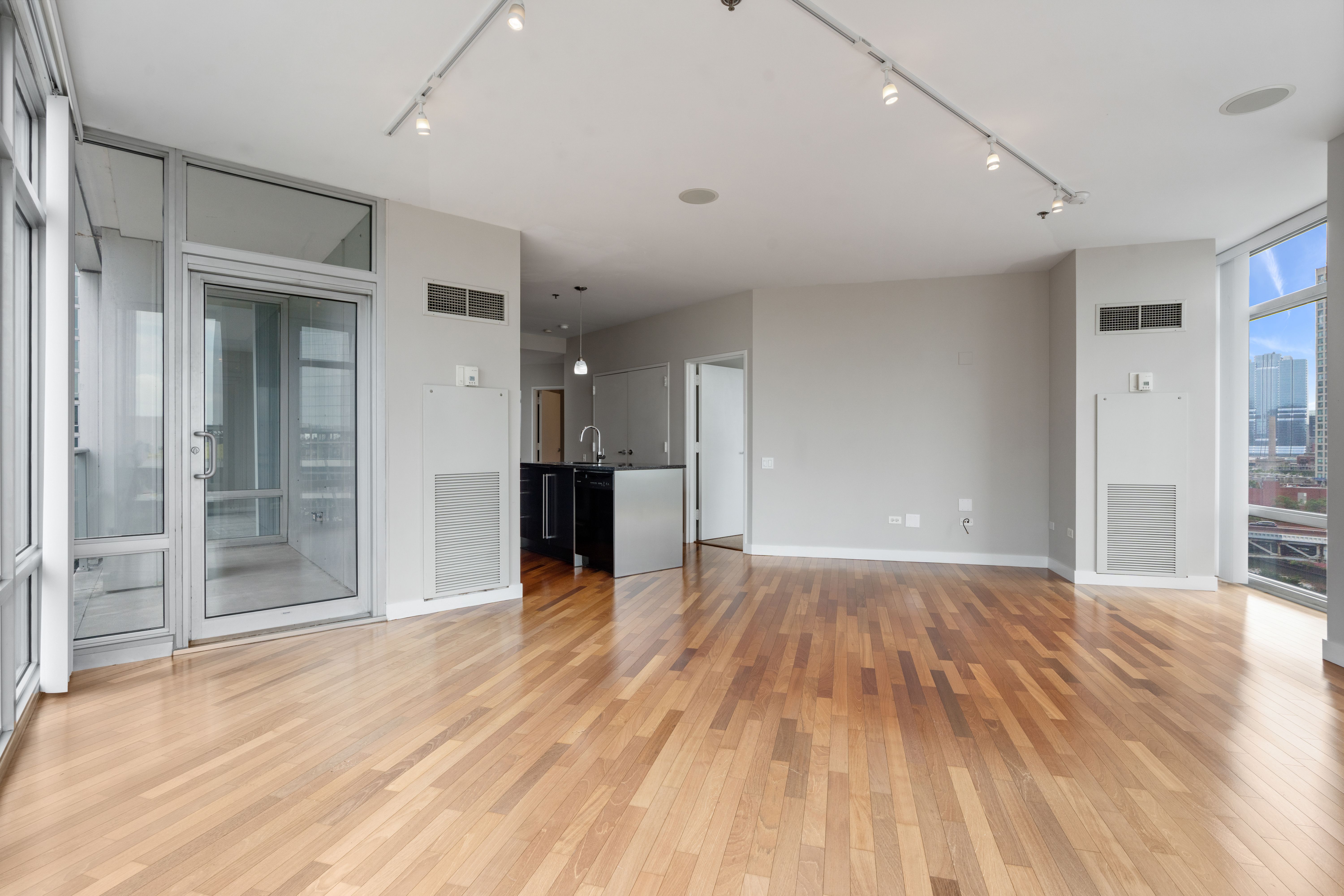  Prepare to be Impressed by this Impeccably Maintained Residence - 物件實景
