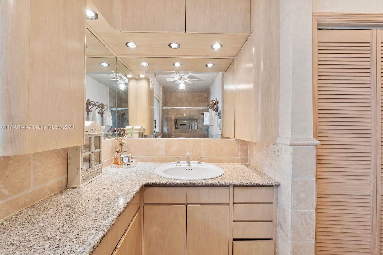 Miami Beach, Florida, 33141, United States, 4 Bedrooms Bedrooms, ,3 BathroomsBathrooms,Residential,For Sale,1711851