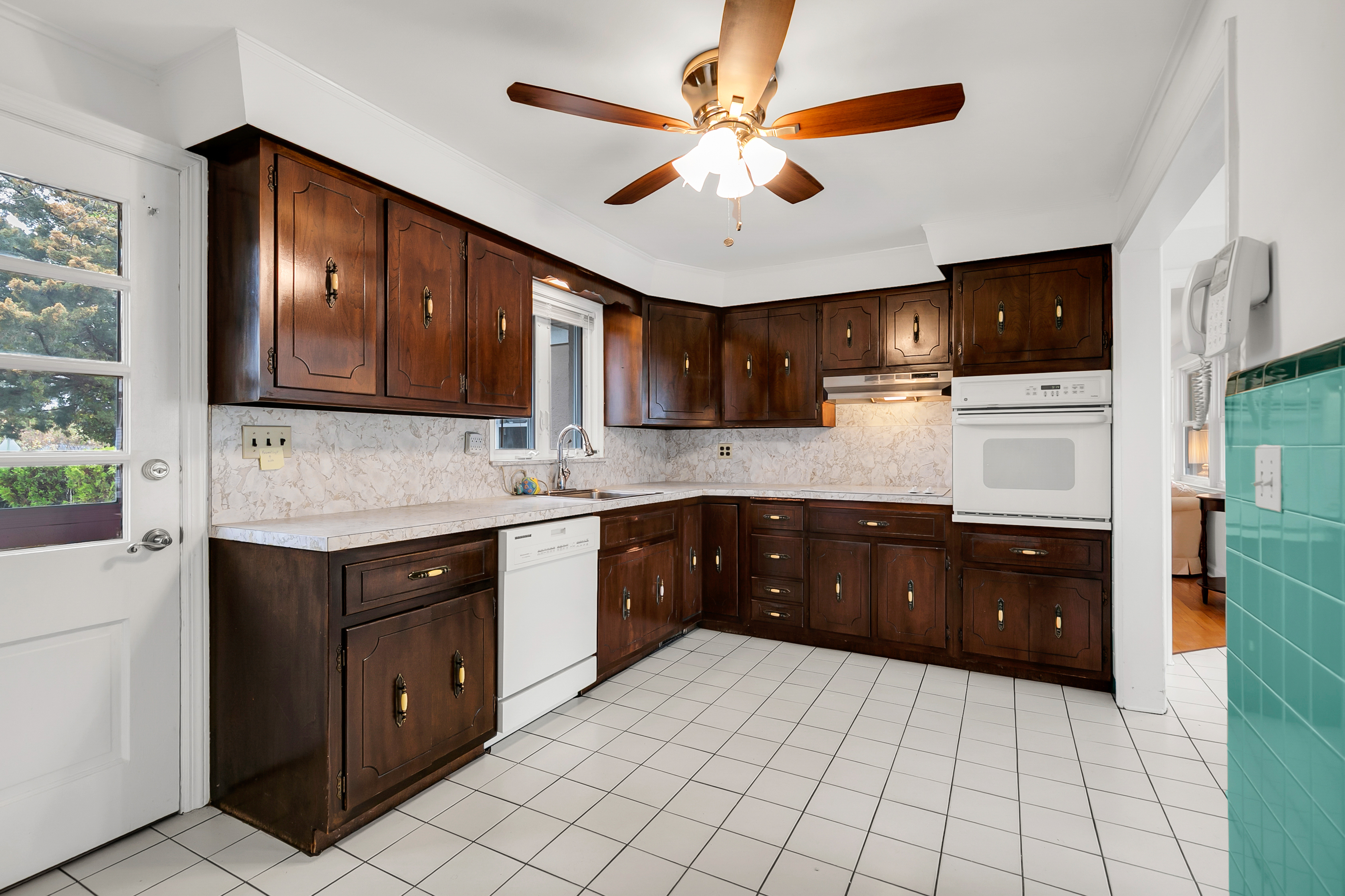  Fantastic Ranch on a Triangular  Corner Lot - 物件實景