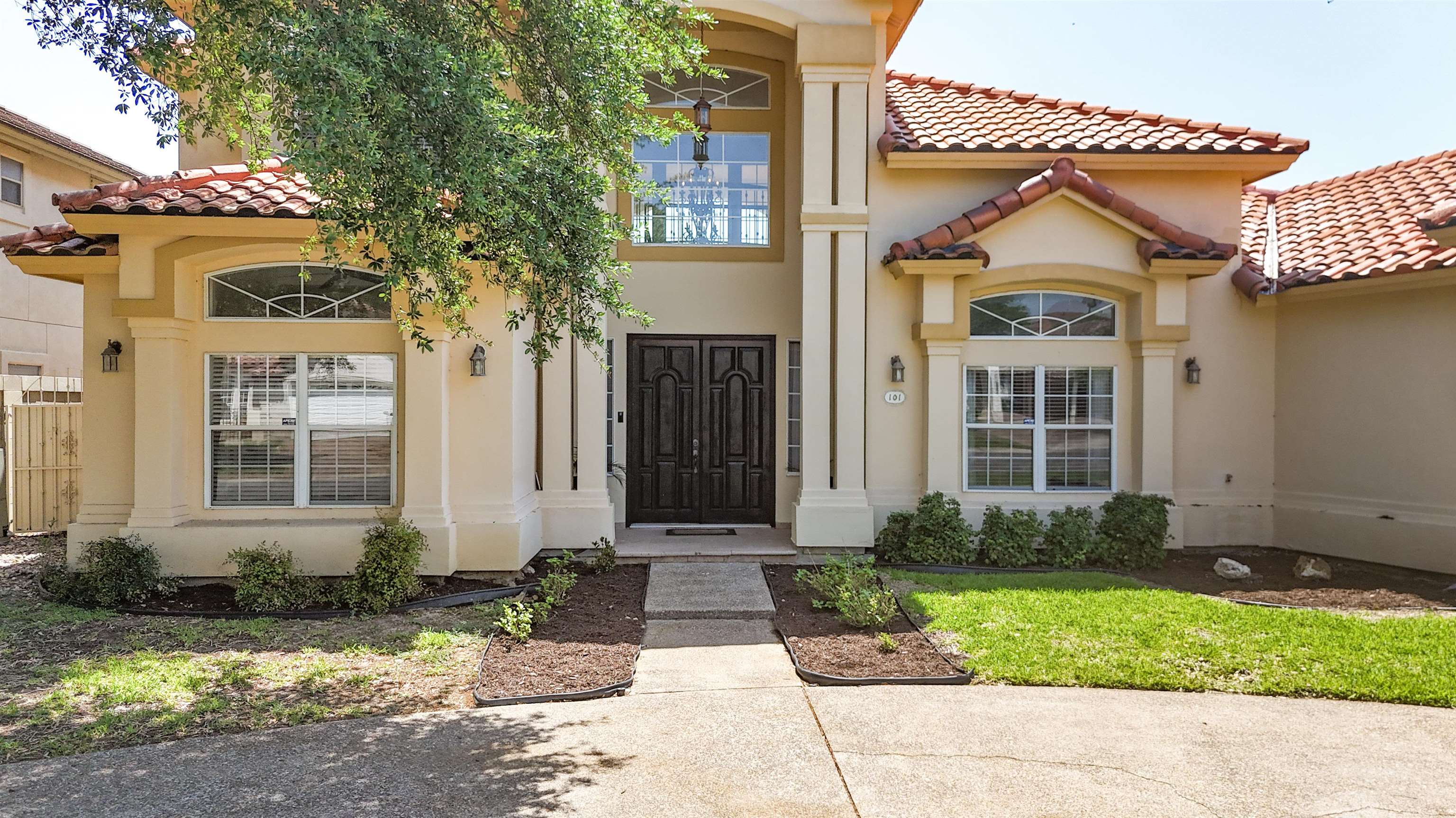 Laredo, Texas, 78041, United States, 4 Bedrooms Bedrooms, ,5 BathroomsBathrooms,Residential,For Sale,1787363
