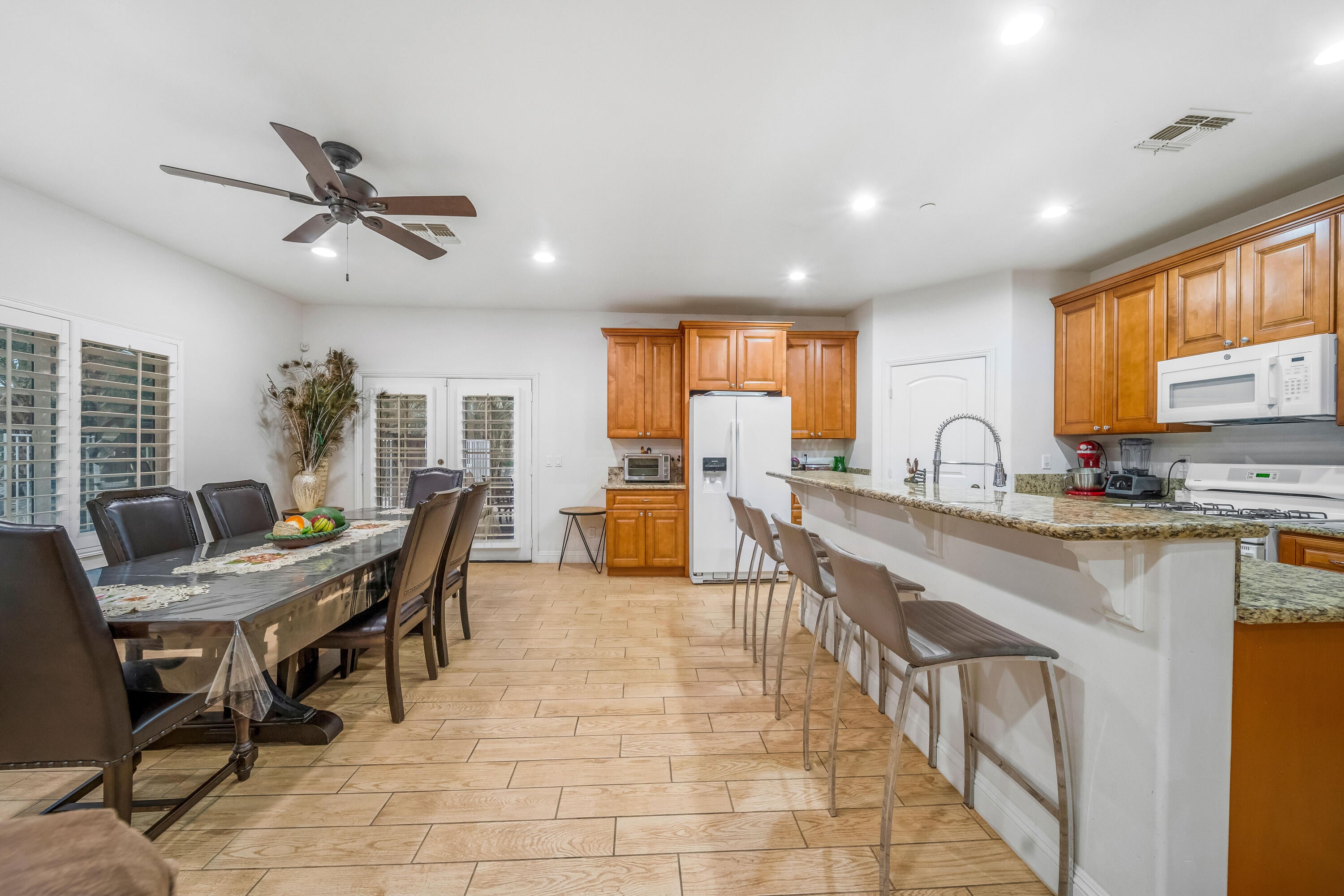 Thermal, California, 92274, United States, 3 Bedrooms Bedrooms, ,4 BathroomsBathrooms,Residential,For Sale,2006584