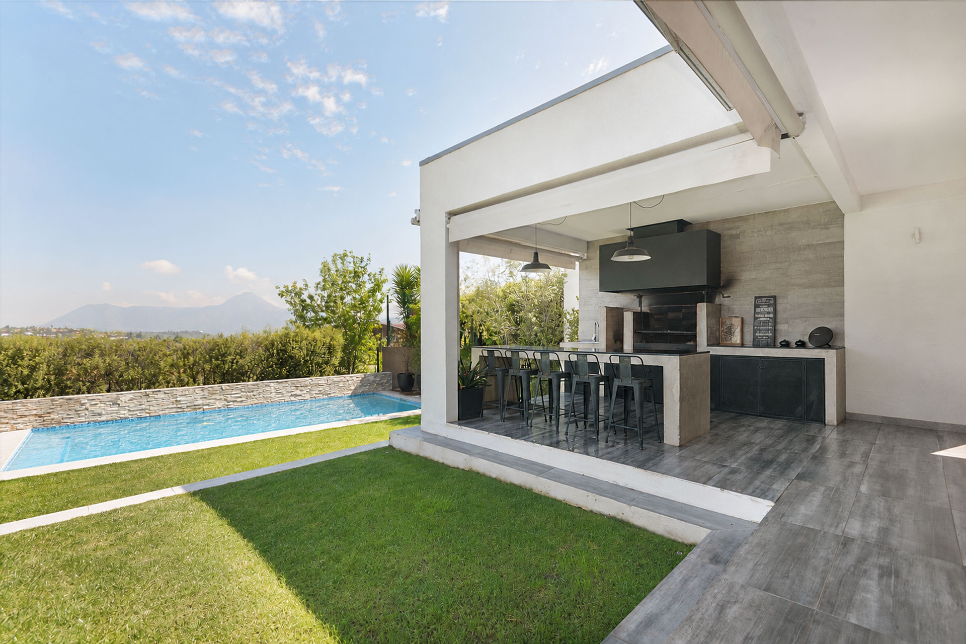  Modern Mediterranean-style house in a gated community - 物件實景