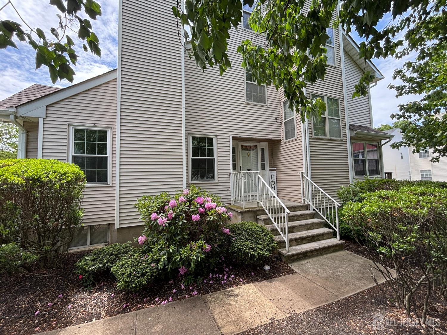 North Brunswick, New Jersey, 08902, United States, 3 Bedrooms Bedrooms, ,3 BathroomsBathrooms,Residential,For Sale,2048487