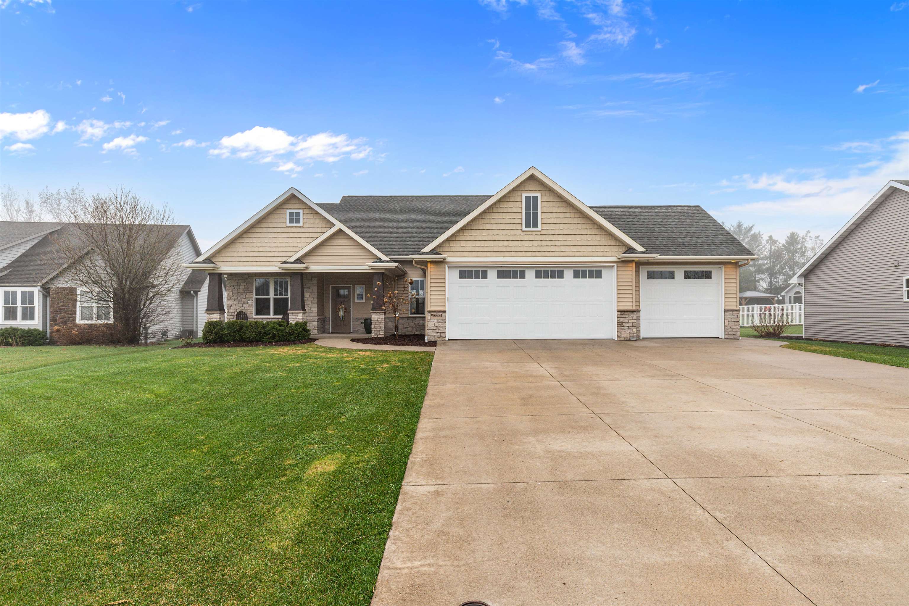 Greenville, Wisconsin, 54942-8126, United States, 6 Bedrooms Bedrooms, ,5 BathroomsBathrooms,Residential,For Sale,2040409