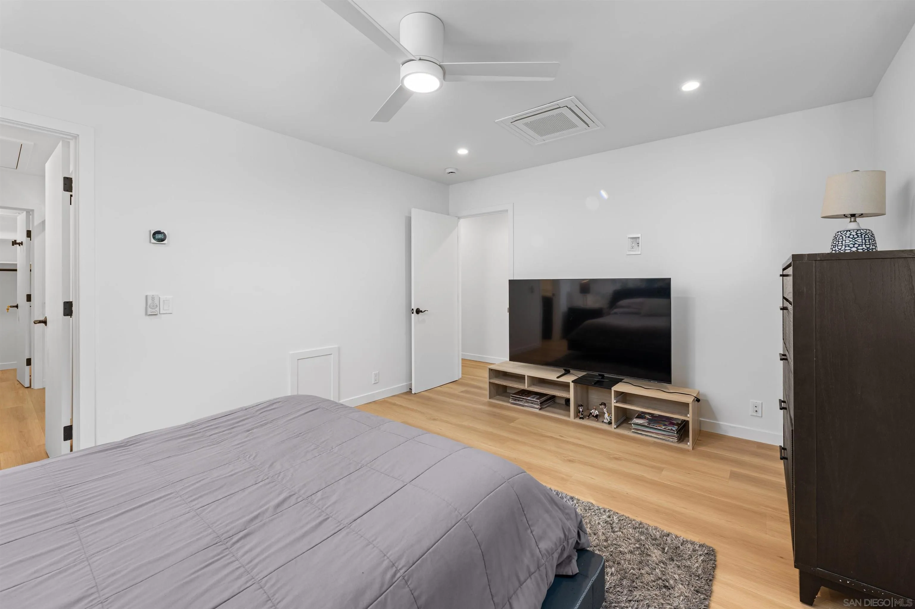 San Diego, California, 92111, United States, 2 Bedrooms Bedrooms, ,3 BathroomsBathrooms,Residential,For Sale,2003271