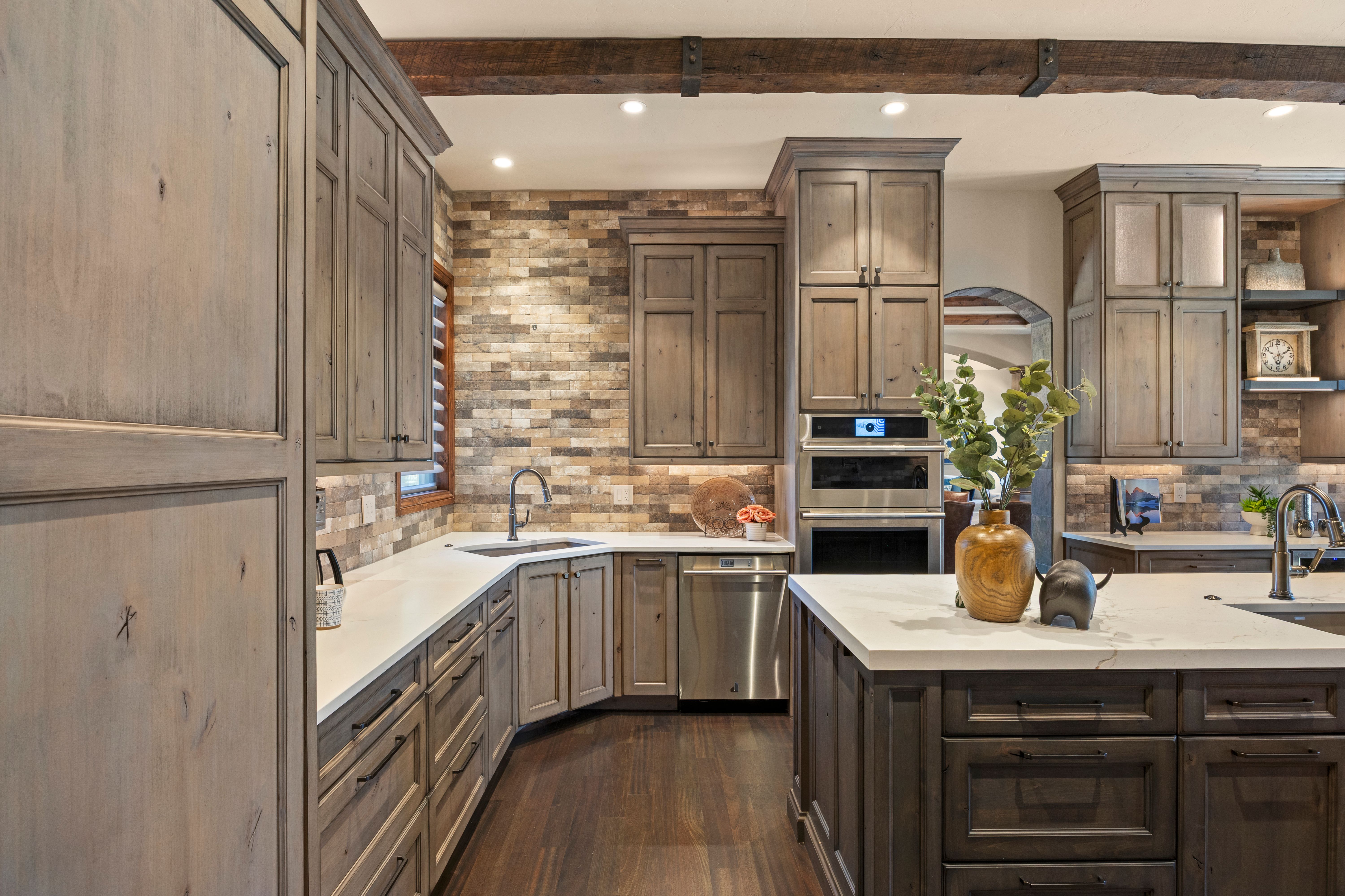  Spectacular custom ranch with a walk-out finished basement - 物件實景