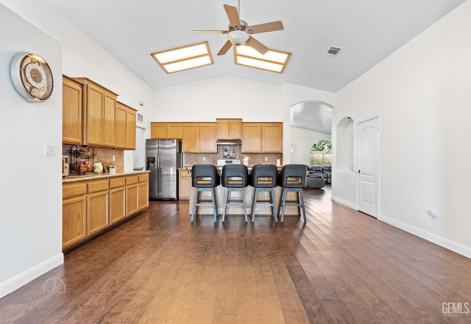 Bakersfield, California, 93312, United States, 4 Bedrooms Bedrooms, ,2 BathroomsBathrooms,Residential,For Sale,1931687