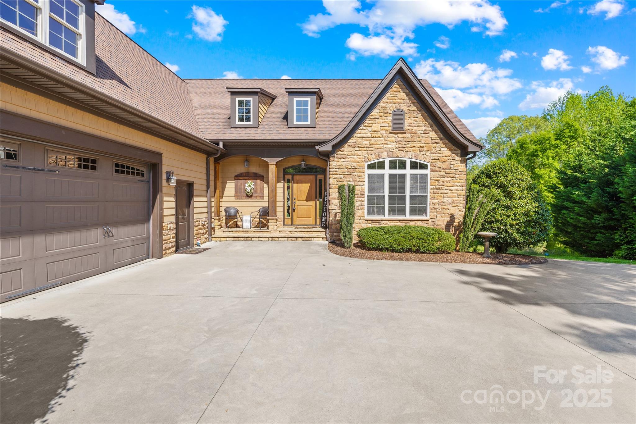 Shelby, North Carolina, 28150, United States, 3 Bedrooms Bedrooms, ,5 BathroomsBathrooms,Residential,For Sale,1777934